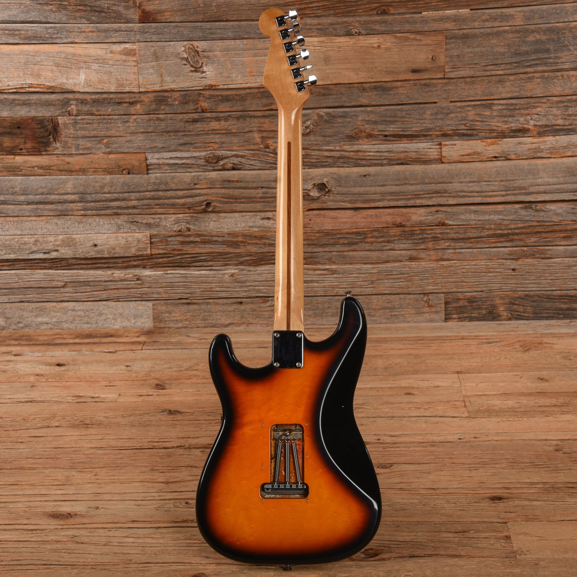 Fender Standard Stratocaster Sunburst 2006 Electric Guitars / Solid Body
