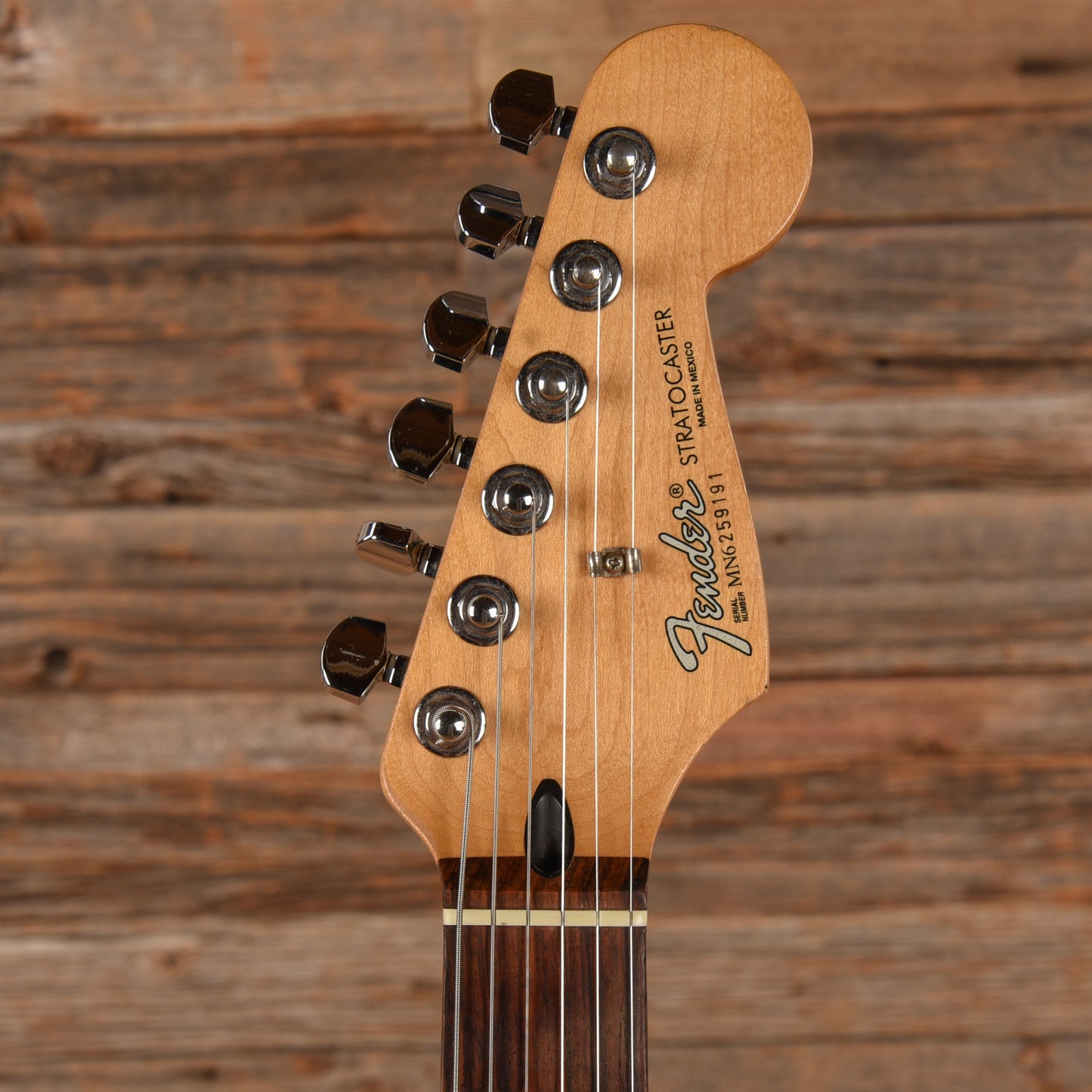 Fender Standard Stratocaster Sunburst 2006 Electric Guitars / Solid Body