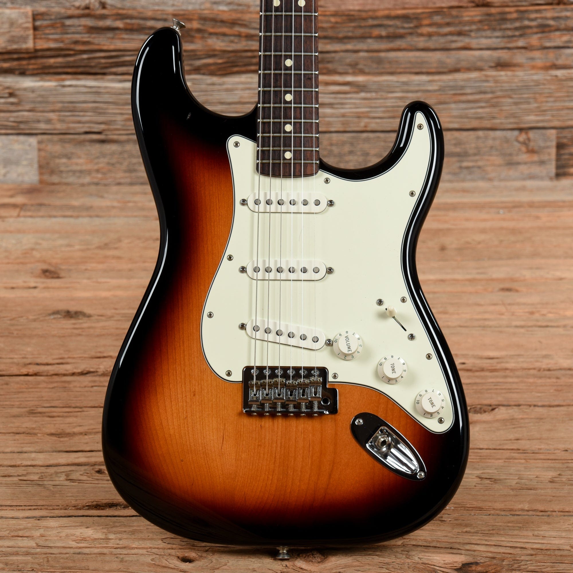 Fender Standard Stratocaster Sunburst 2015 – Chicago Music Exchange