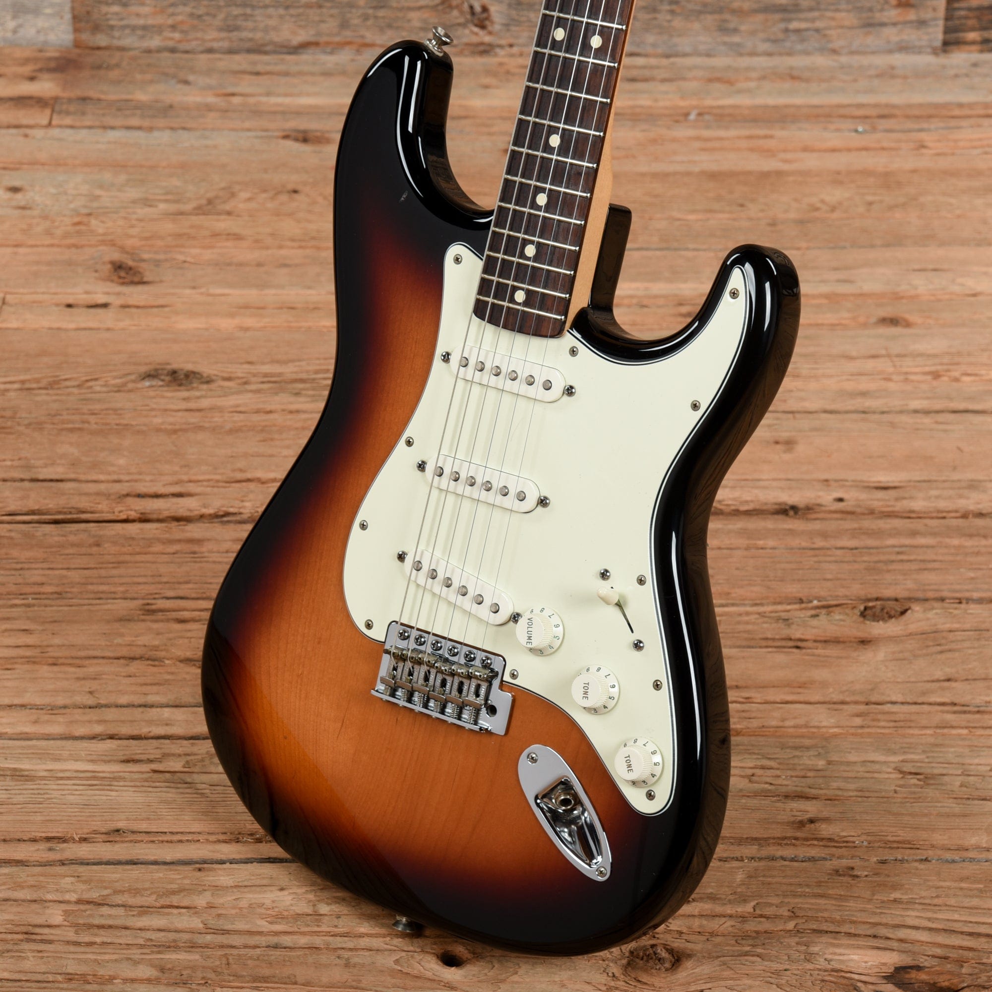 Fender Standard Stratocaster Sunburst 2015 – Chicago Music Exchange