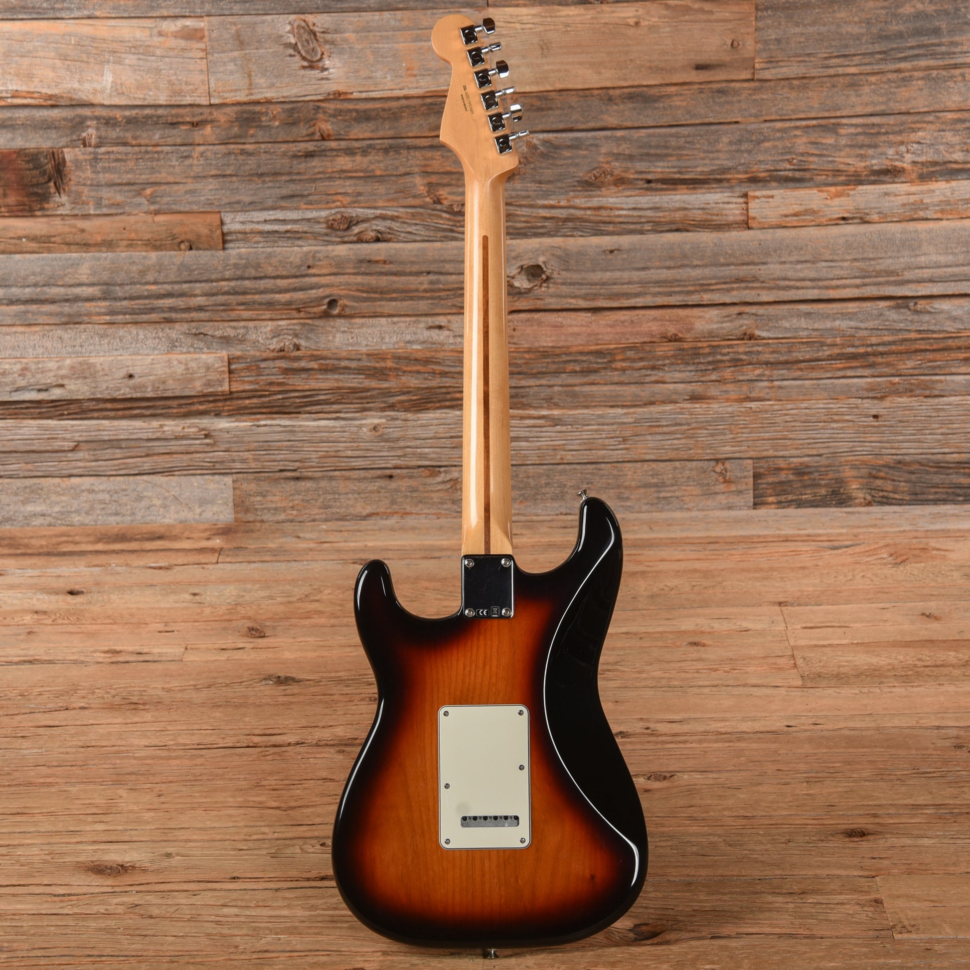 Fender Standard Stratocaster Sunburst 2017 Electric Guitars / Solid Body