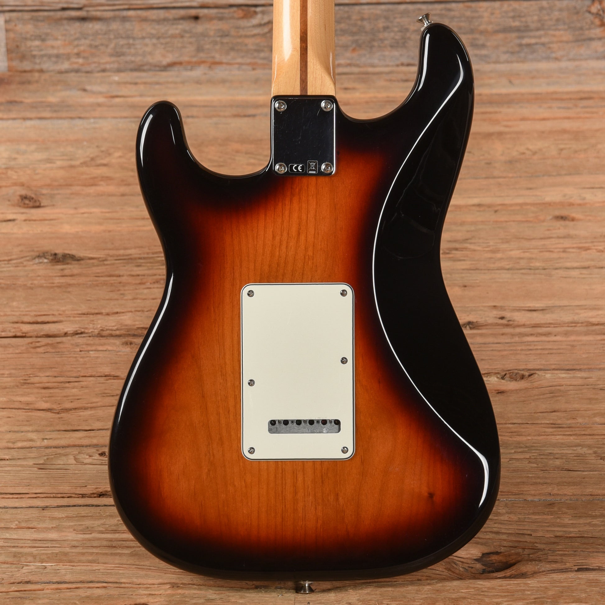 Fender Standard Stratocaster Sunburst 2017 Electric Guitars / Solid Body