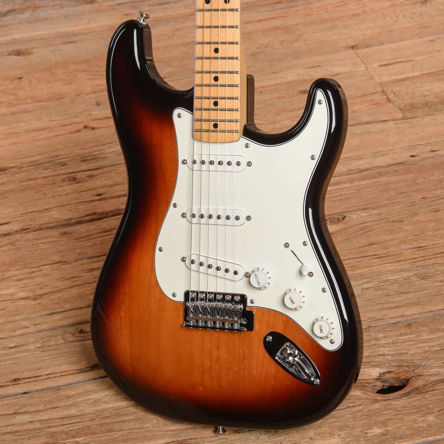 Fender Standard Stratocaster Sunburst 2017 Electric Guitars / Solid Body