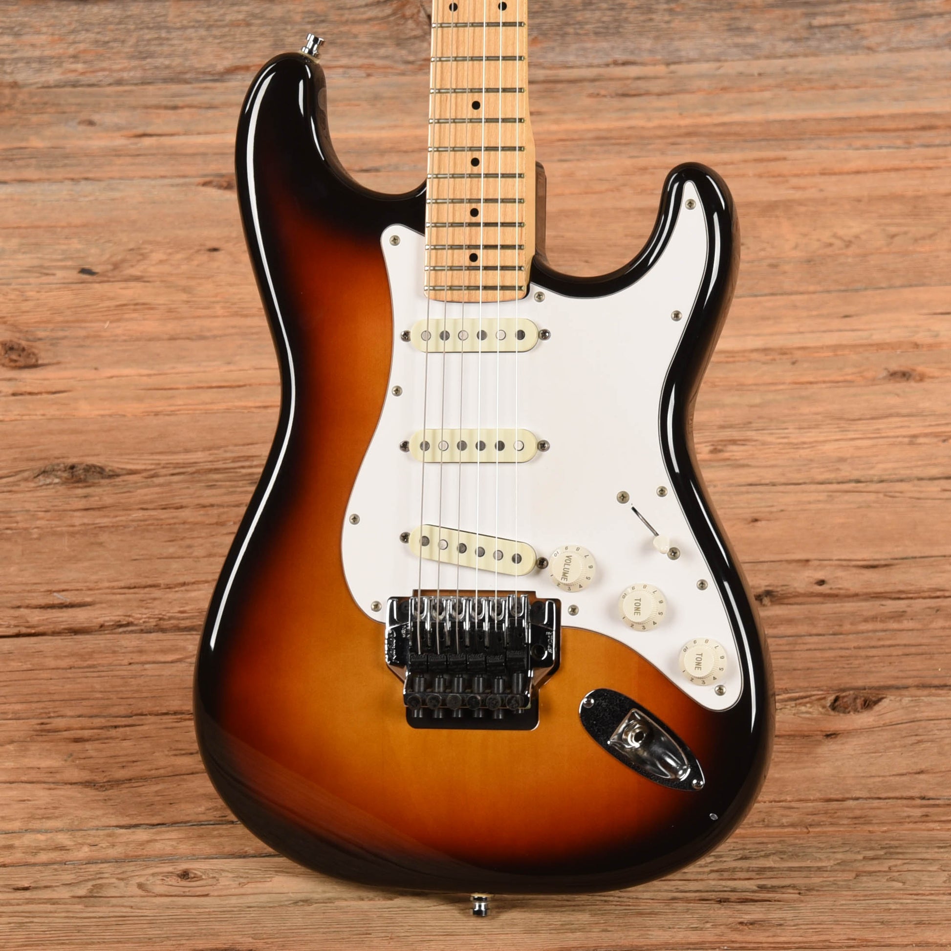 Fender Stratocaster 3-Color Sunburst 1988 Electric Guitars / Solid Body