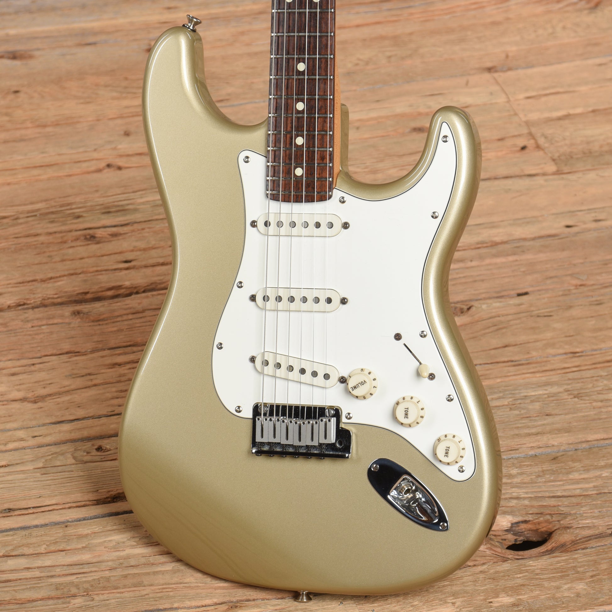 Fender Stratocaster Champagne 1998 Electric Guitars / Solid Body