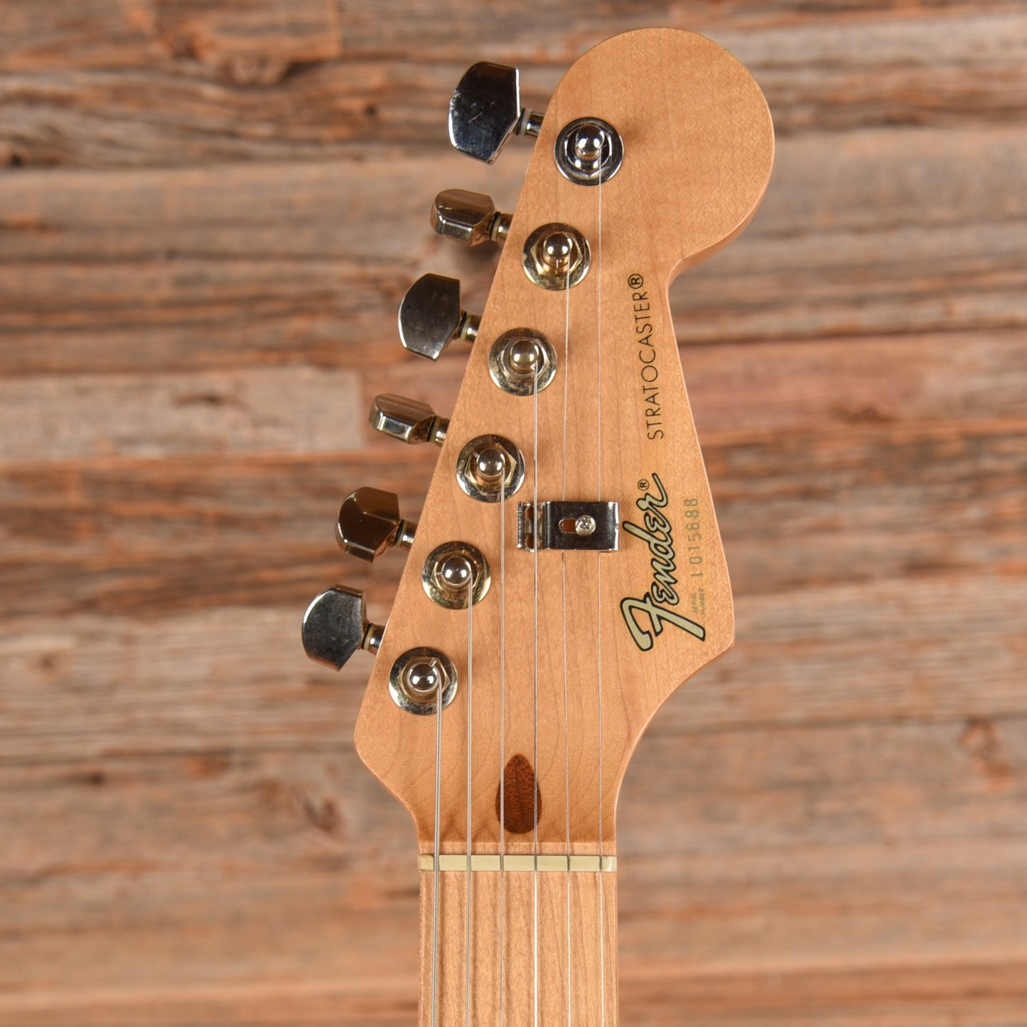 Fender Stratocaster Neck w/Unknown Body White Electric Guitars / Solid Body