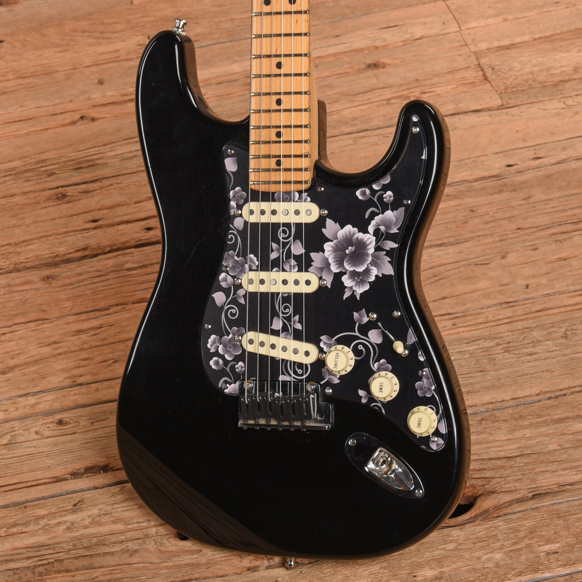 Fender Stratocaster Plus Black 1999 Electric Guitars / Solid Body
