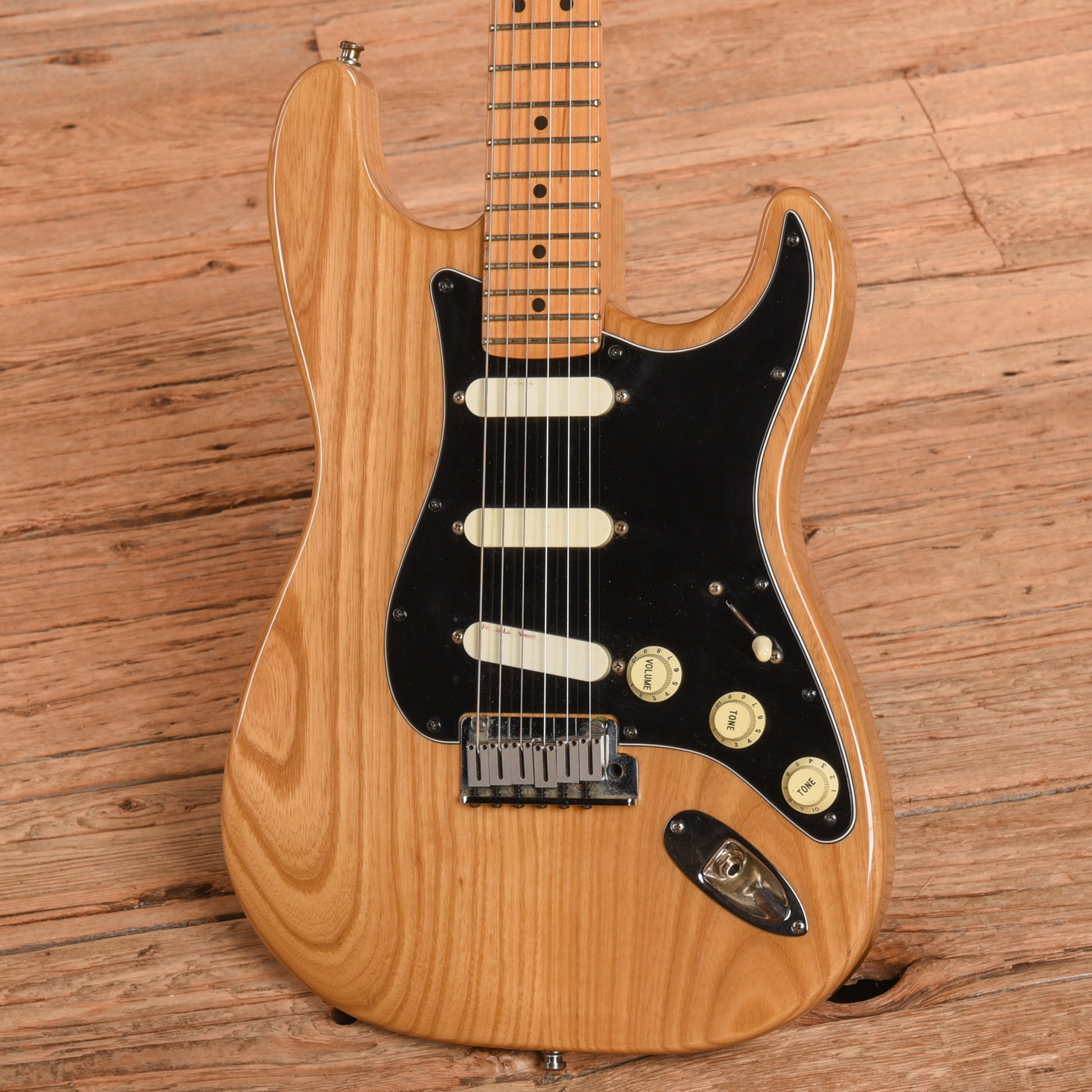 Fender Stratocaster Plus Natural 1999 Electric Guitars / Solid Body