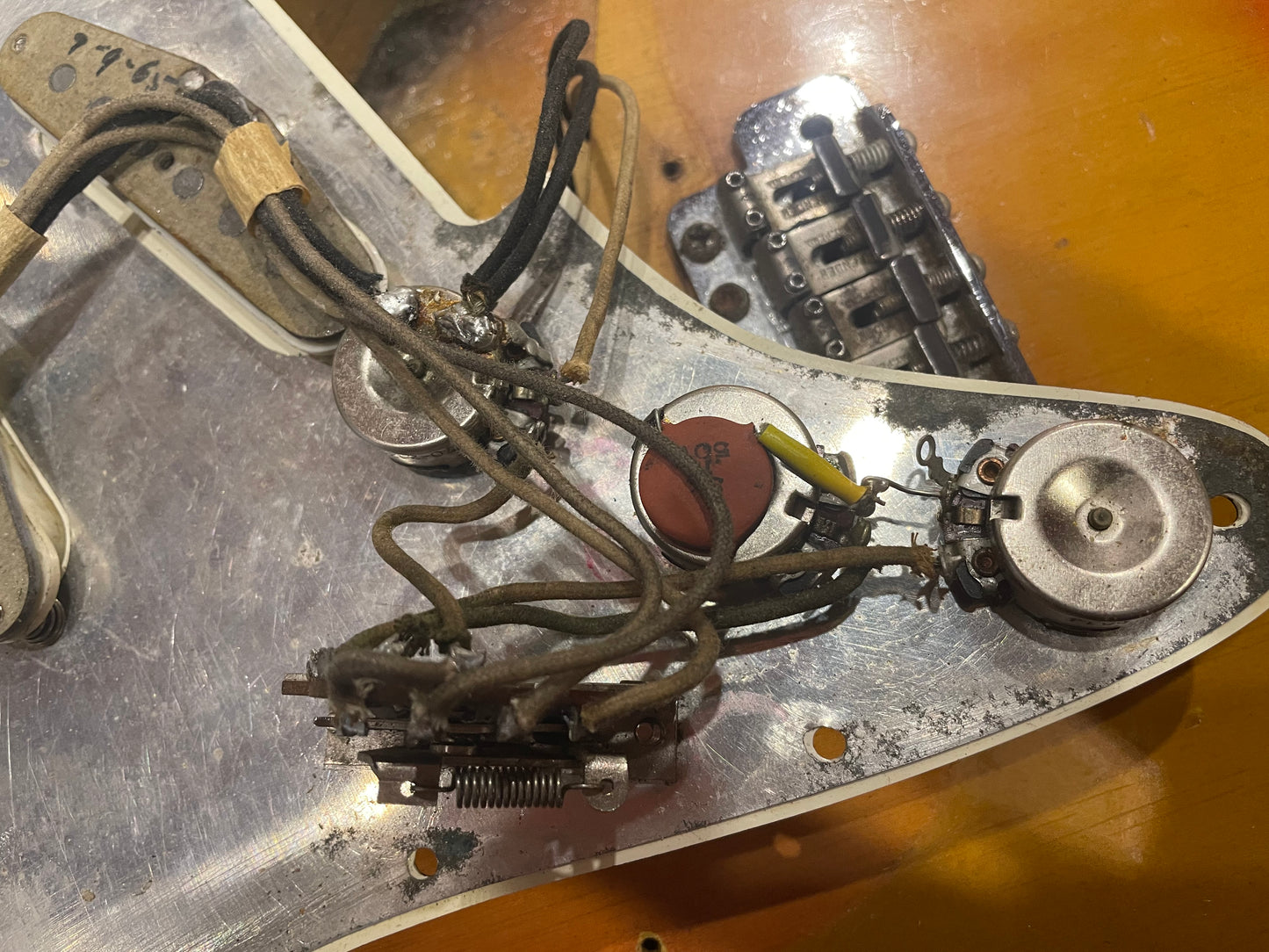 Fender Stratocaster Sunburst 1965 Electric Guitars / Solid Body