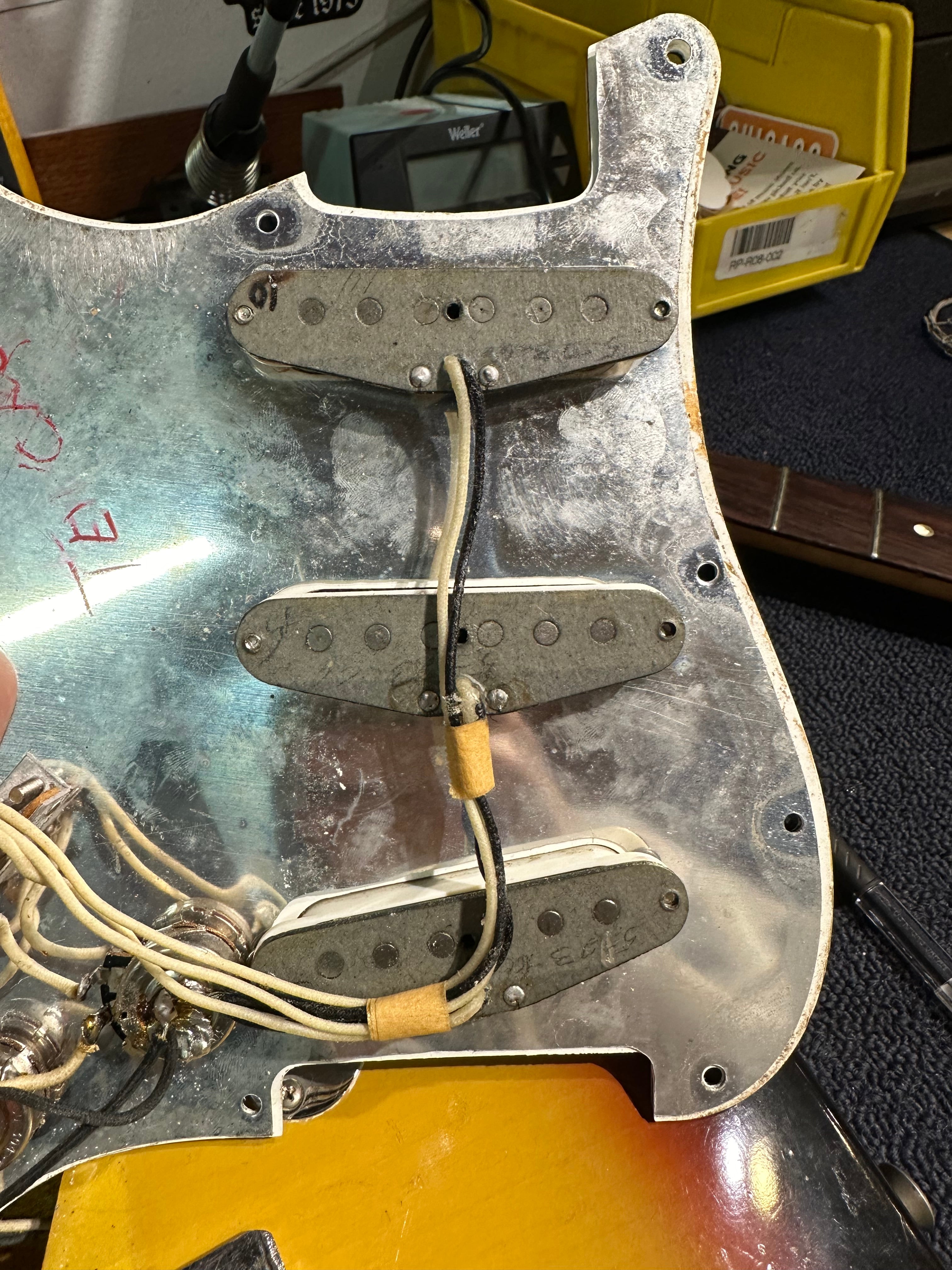 Fender Stratocaster Sunburst 1966 Electric Guitars / Solid Body