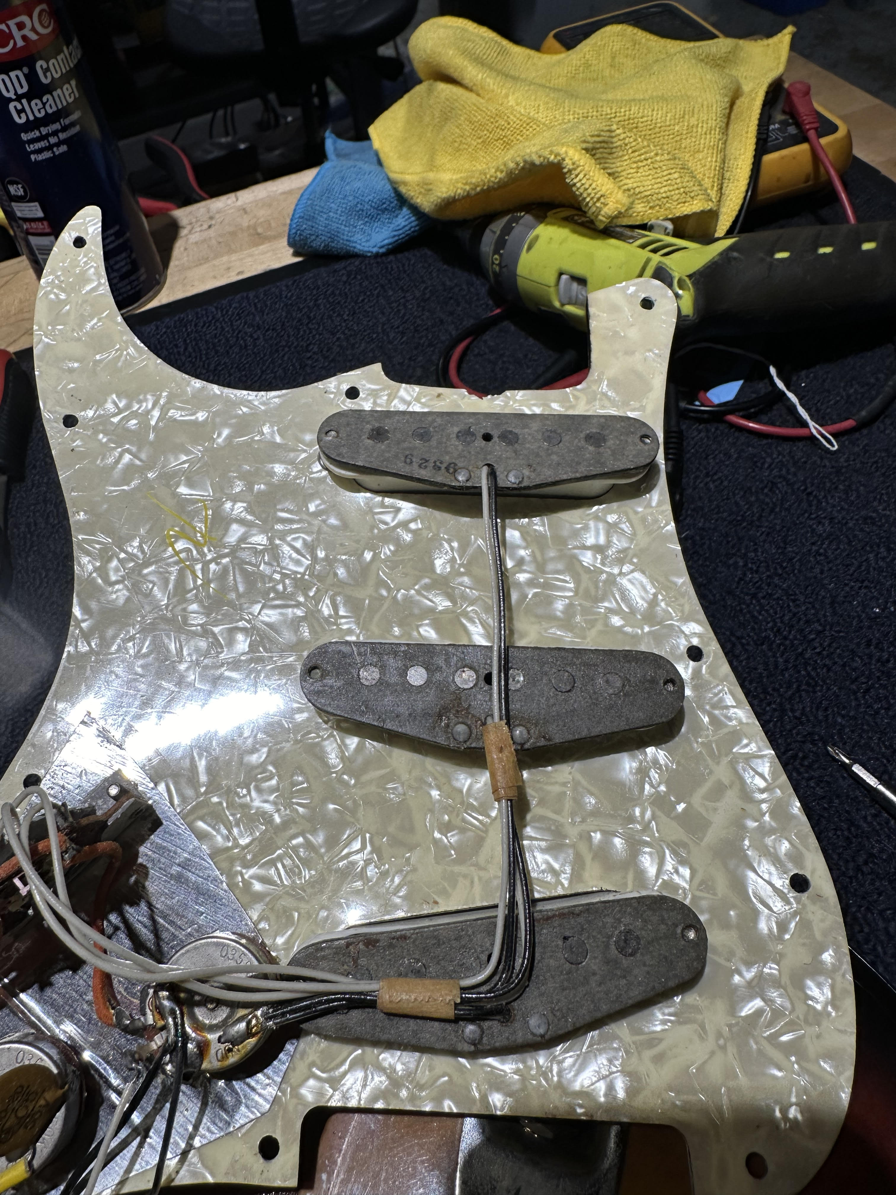 Fender Stratocaster Sunburst 1969 Electric Guitars / Solid Body