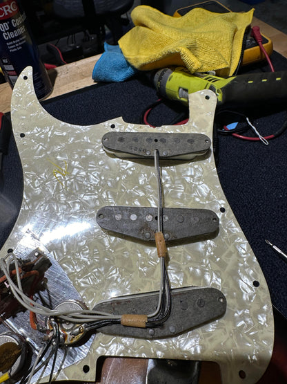 Fender Stratocaster Sunburst 1969 Electric Guitars / Solid Body