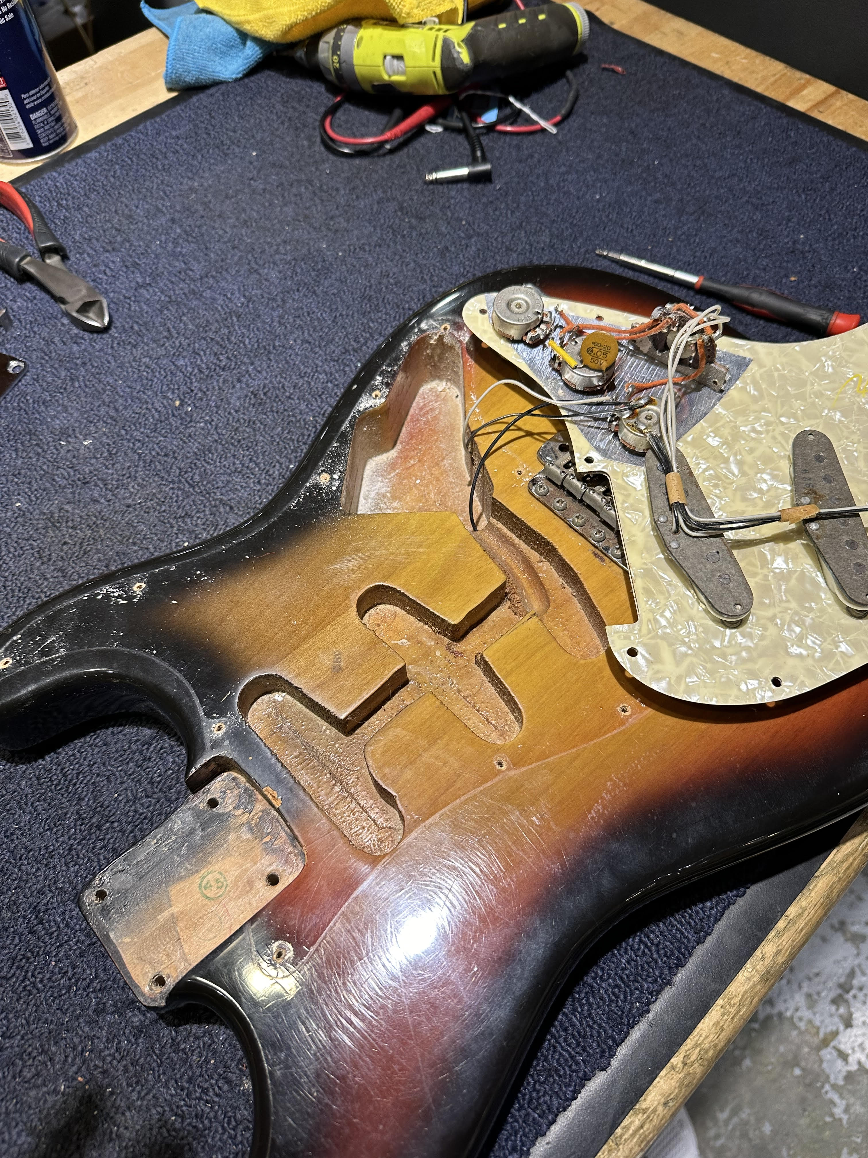 Fender Stratocaster Sunburst 1969 Electric Guitars / Solid Body