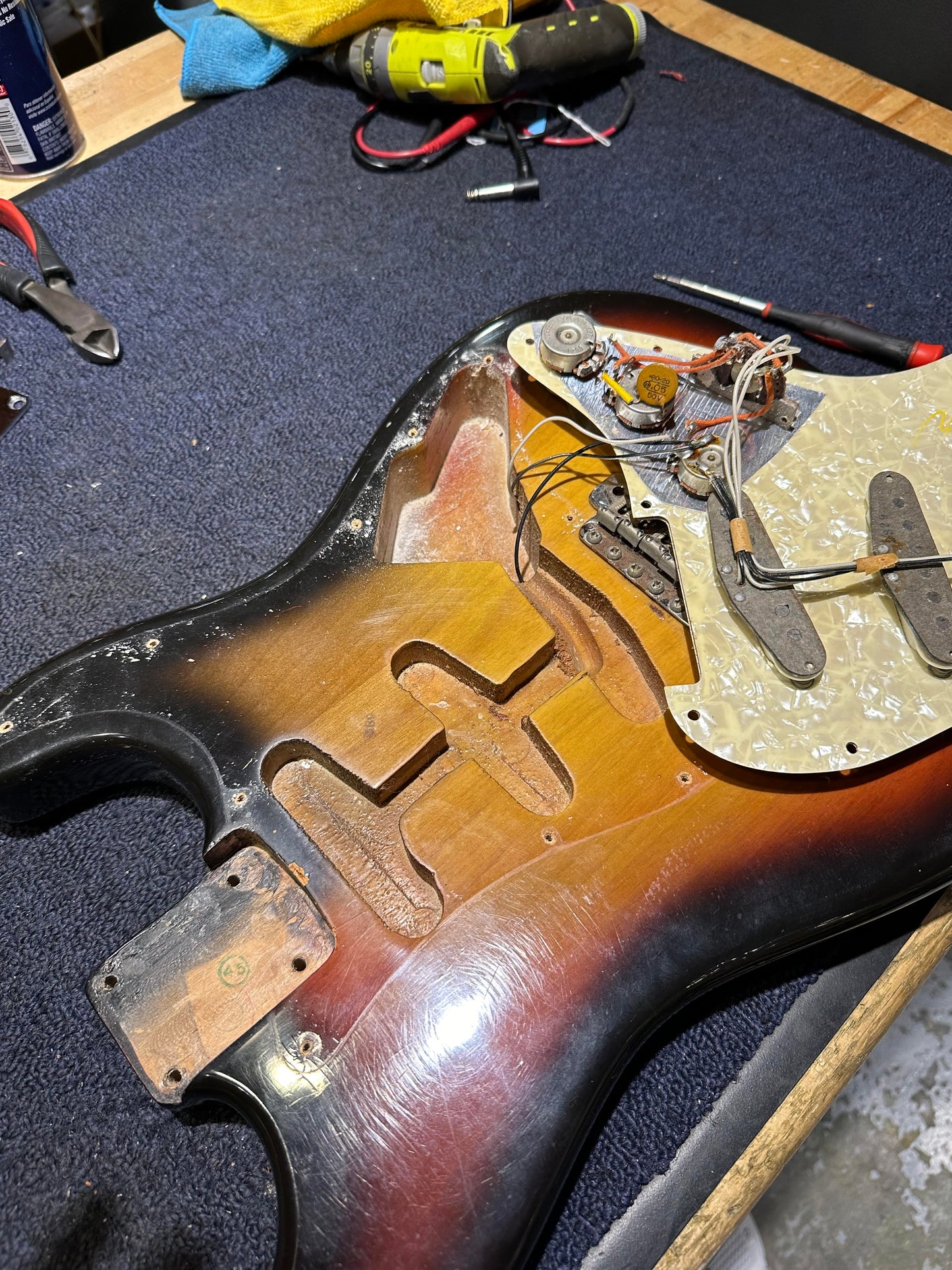 Fender Stratocaster Sunburst 1969 Electric Guitars / Solid Body