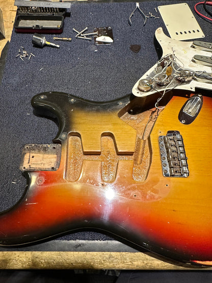 Fender Stratocaster Sunburst 1970 Electric Guitars / Solid Body