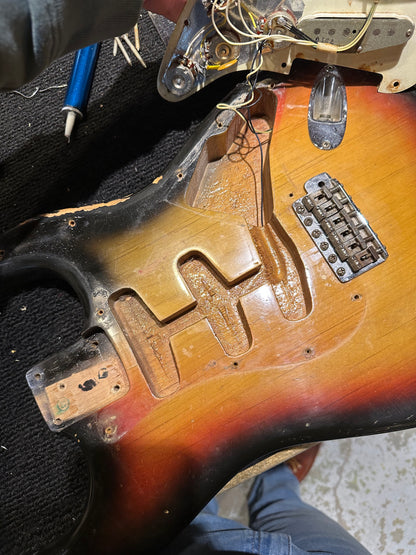 Fender Stratocaster Sunburst 1970 Electric Guitars / Solid Body