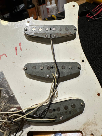 Fender Stratocaster Sunburst 1973 Electric Guitars / Solid Body