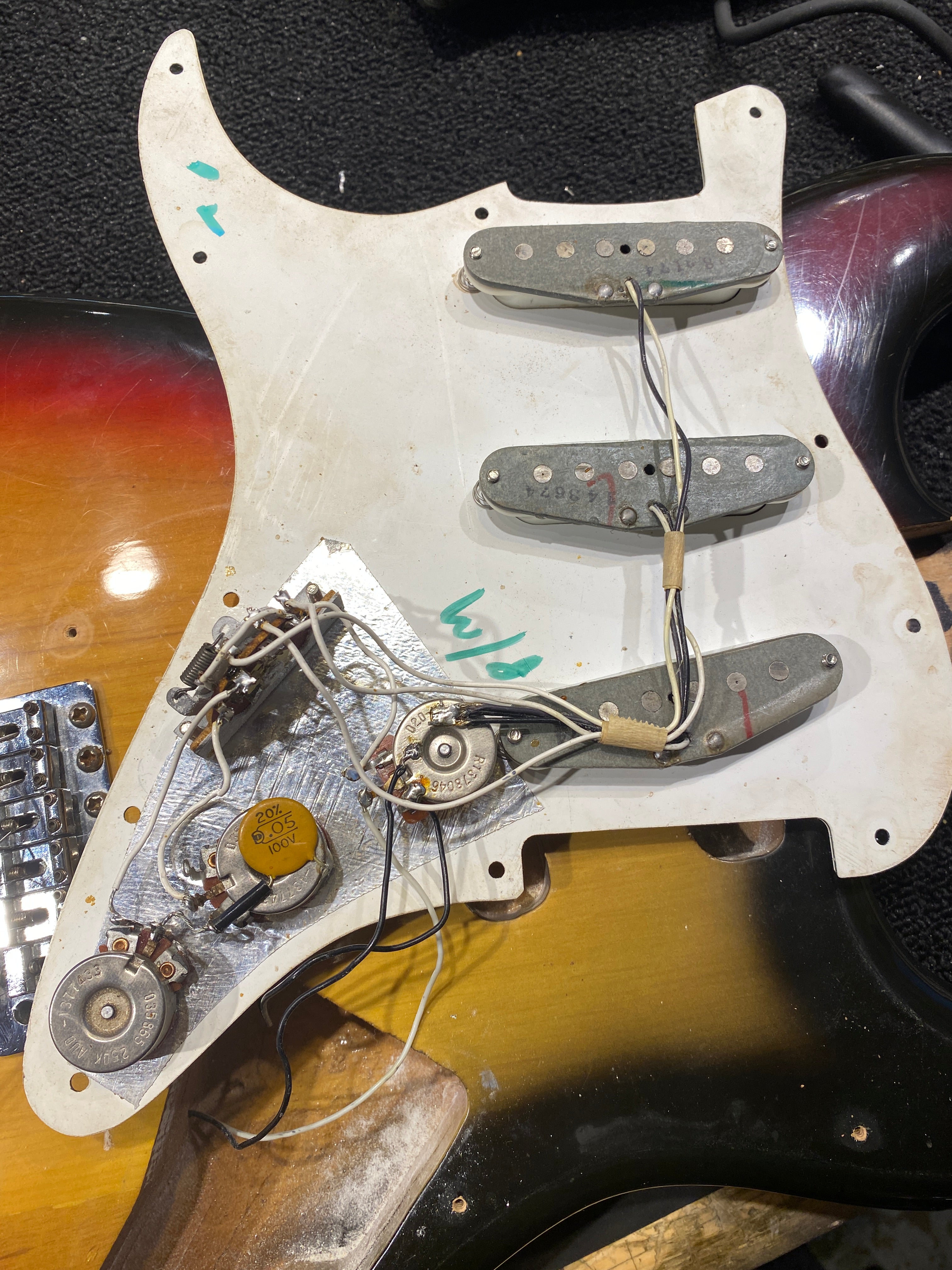 Fender Stratocaster Sunburst 1974 Electric Guitars / Solid Body
