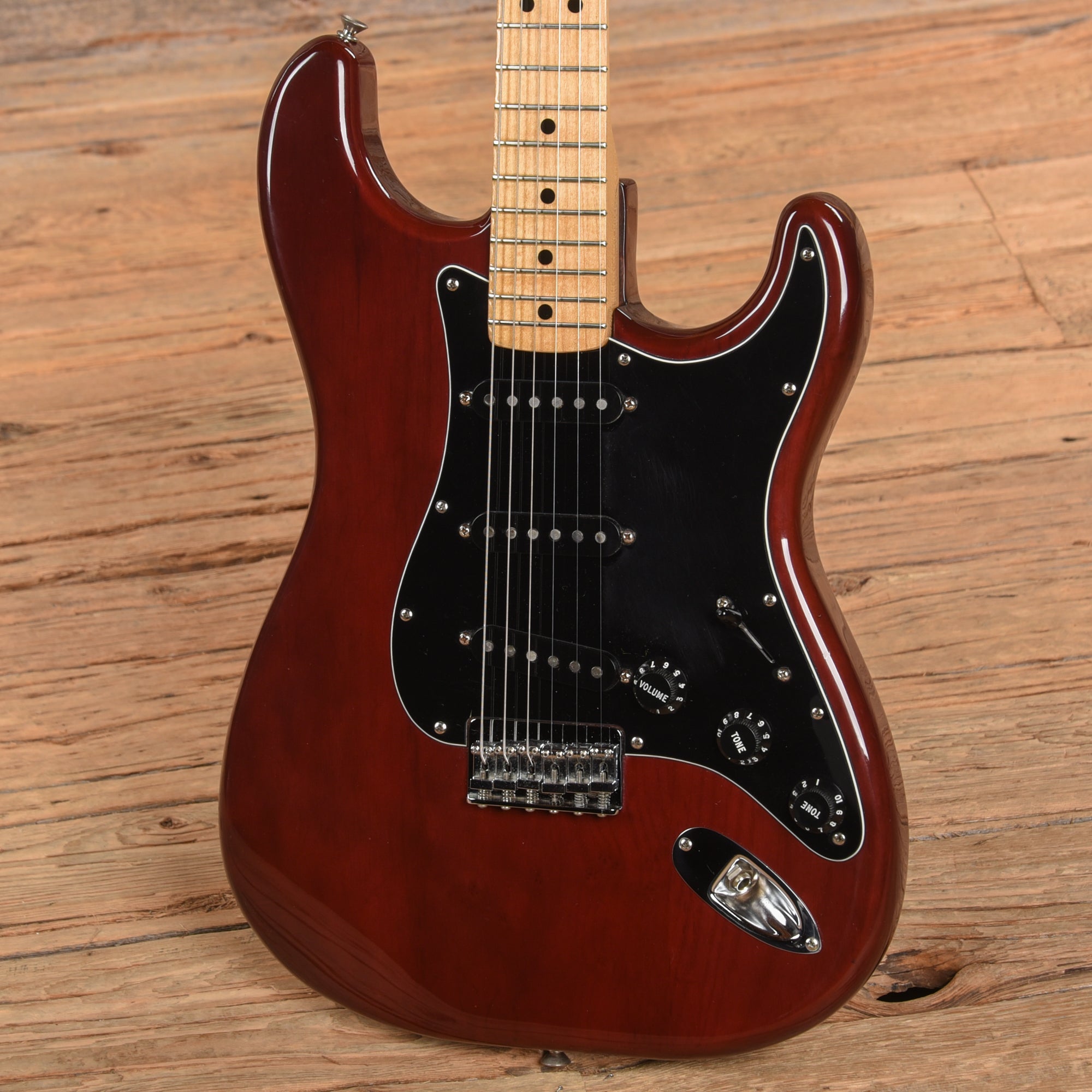 Fender Stratocaster Walnut 1980 Electric Guitars / Solid Body