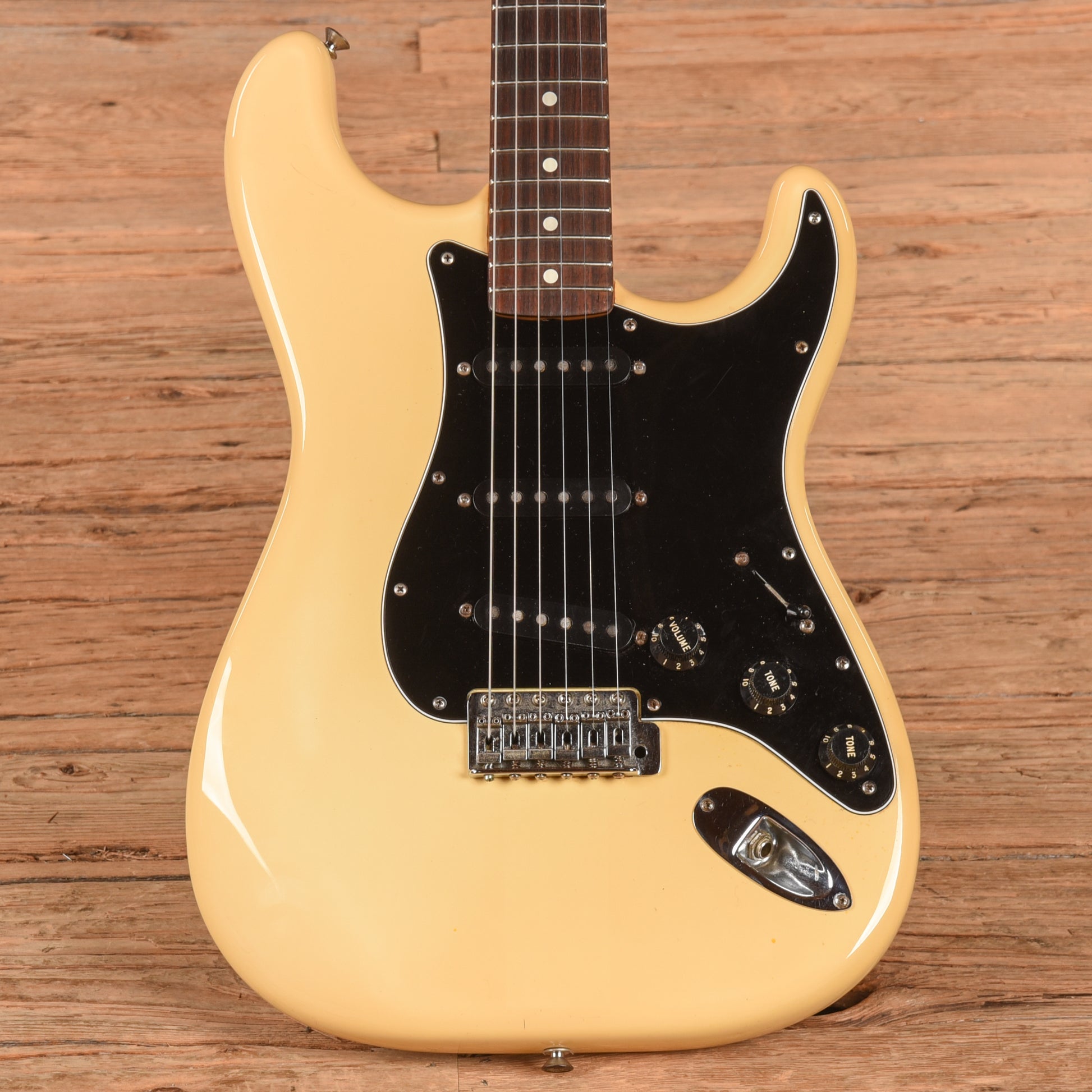 Fender Stratocaster White 1982 Electric Guitars / Solid Body