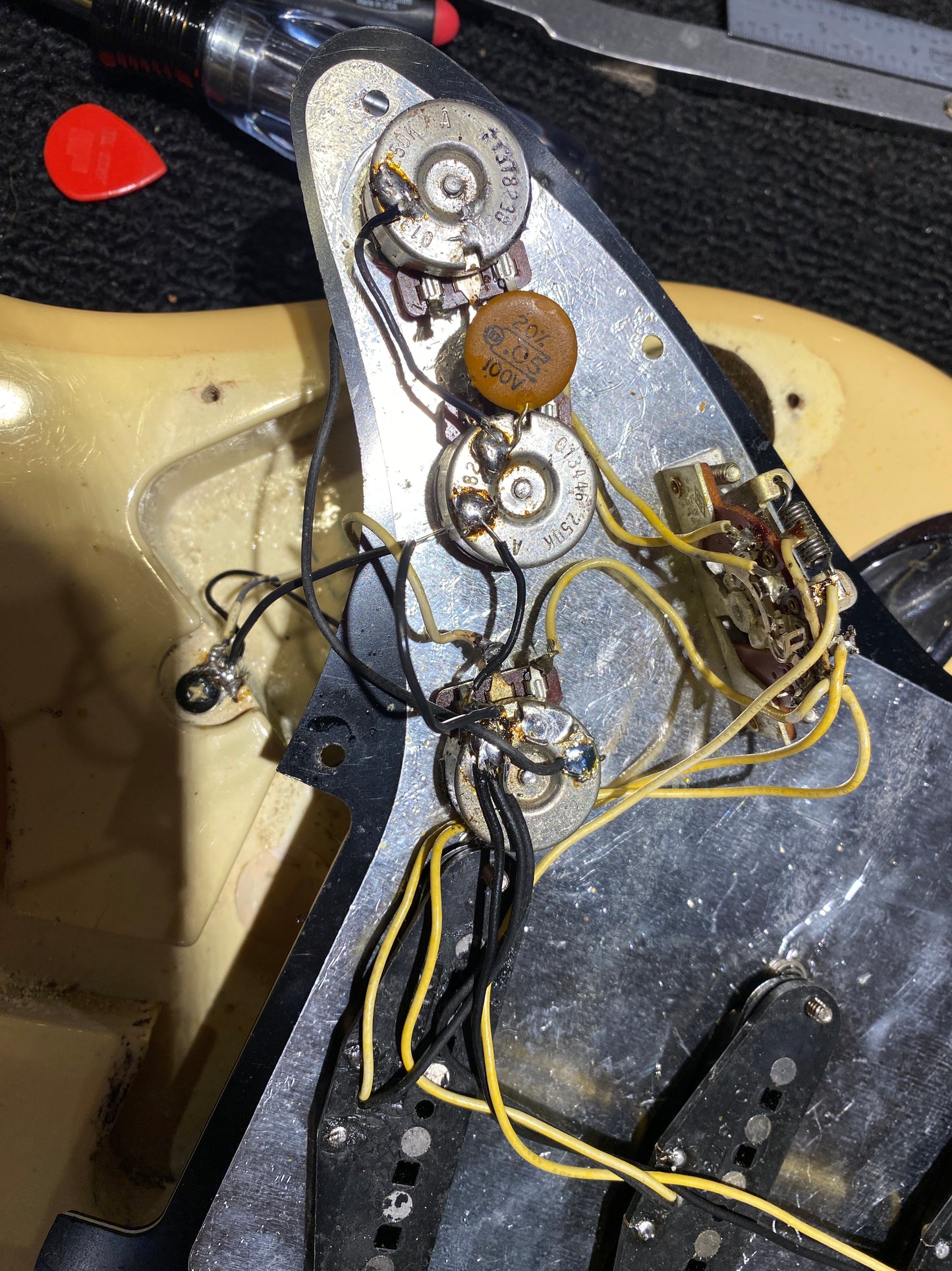 Fender Stratocaster White 1982 Electric Guitars / Solid Body