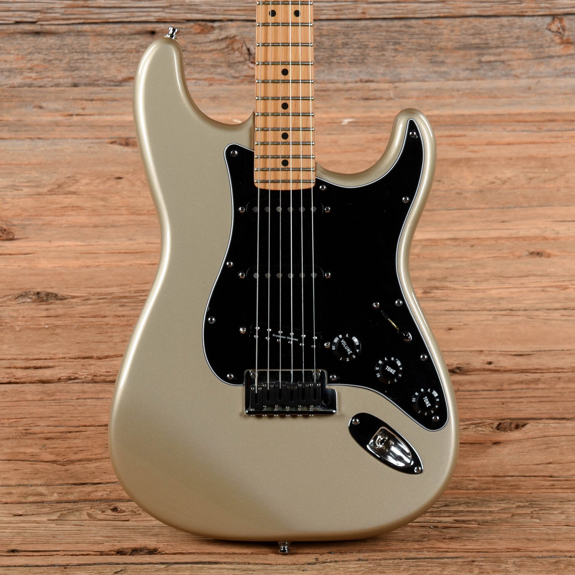 Fender U.S. Lone Star Stratocaster Shoreline Gold 1999 Electric Guitars / Solid Body