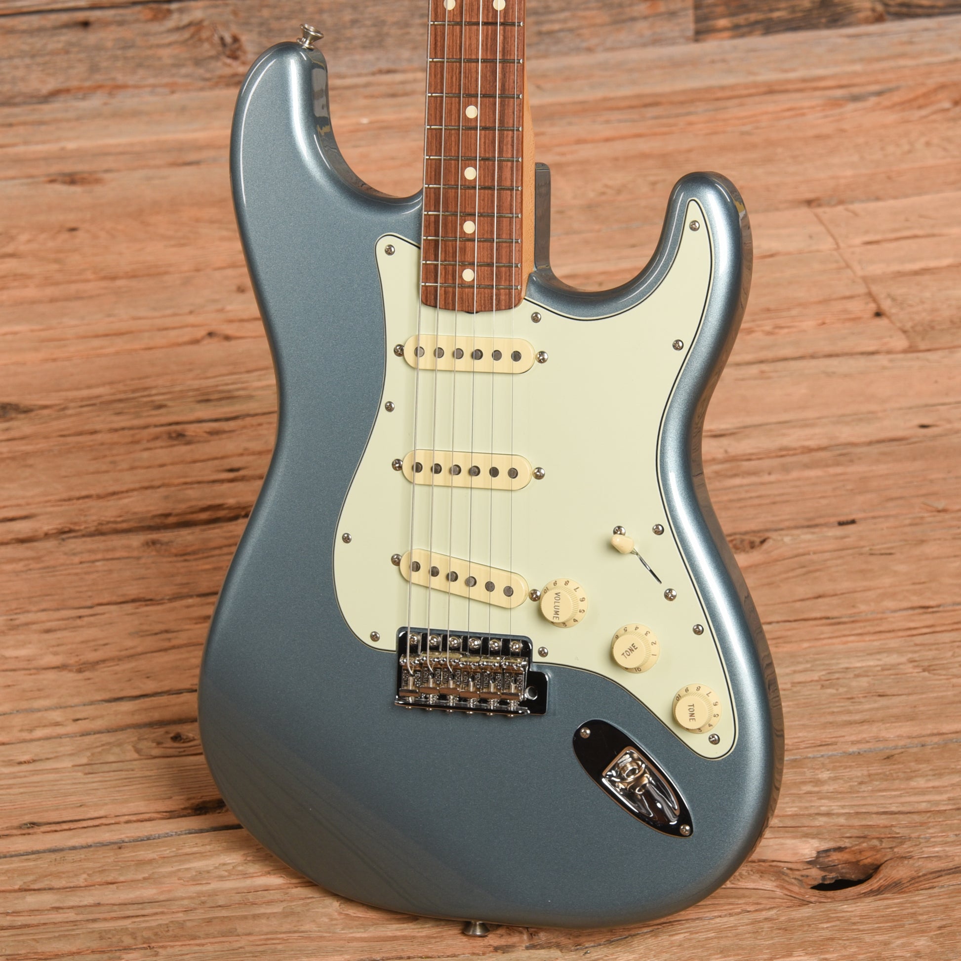 Fender Vintera 60s Straocaster Ice Blue Metallic 2019 Electric Guitars / Solid Body