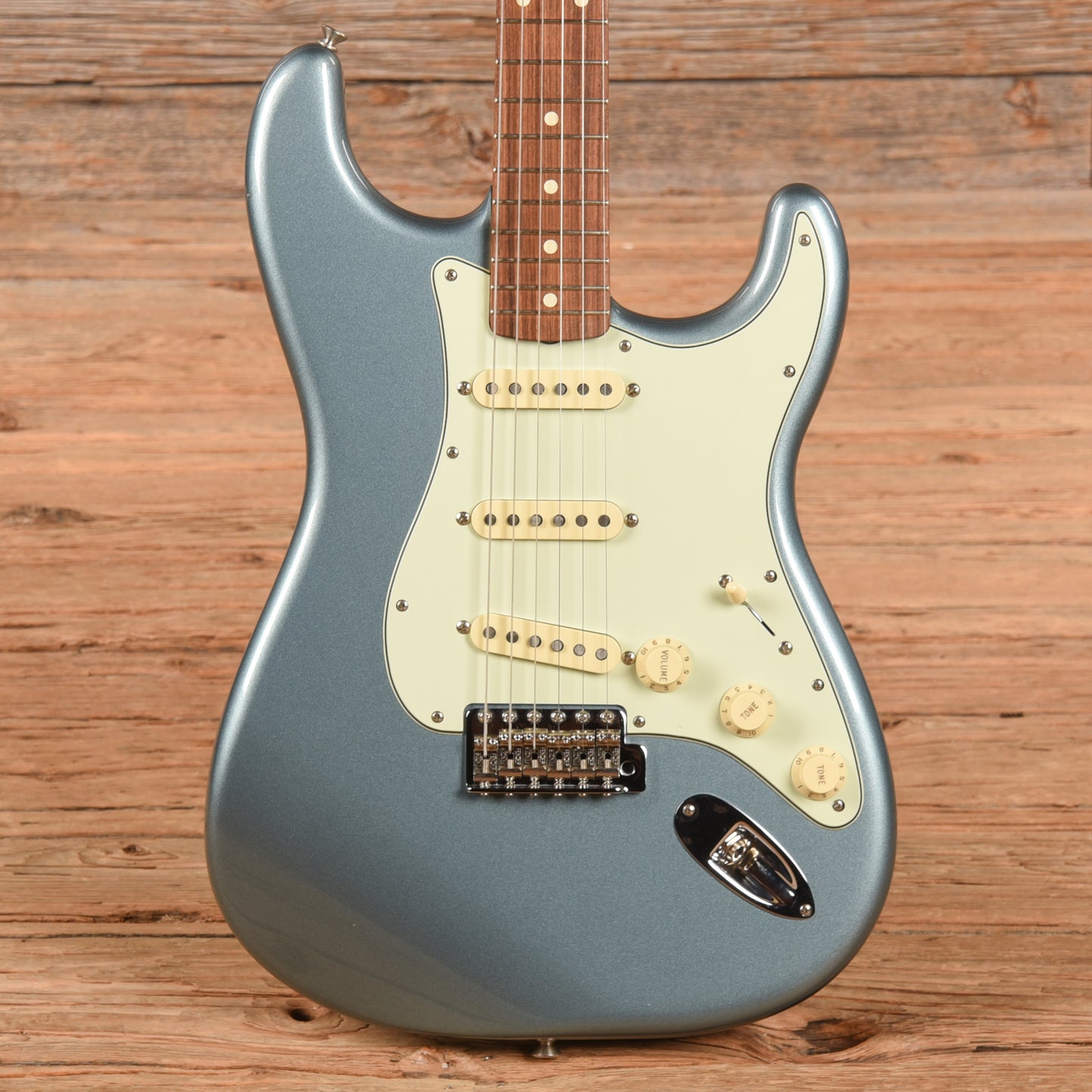 Fender Vintera 60s Straocaster Ice Blue Metallic 2019 Electric Guitars / Solid Body