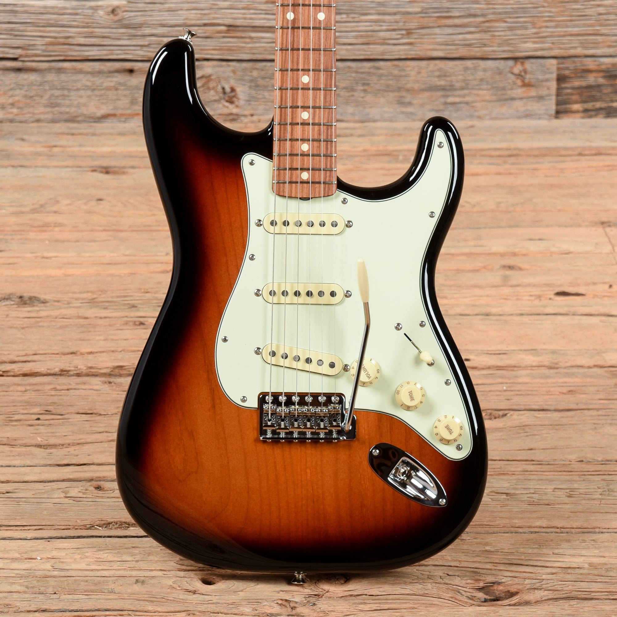 Fender Vintera '60s Stratocaster Sunburst 2020 Electric Guitars / Solid Body