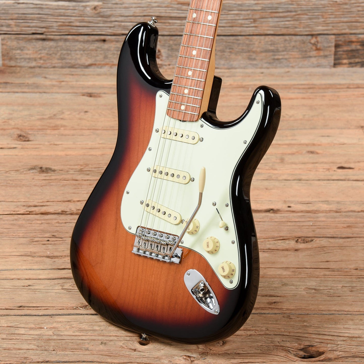 Fender Vintera '60s Stratocaster Sunburst 2020 Electric Guitars / Solid Body