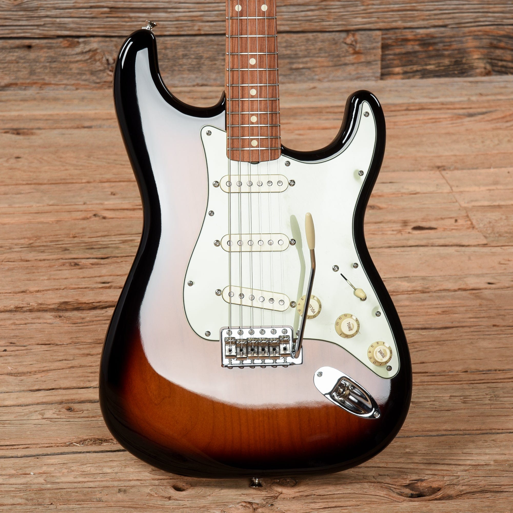 Fender Vintera '60s Stratocaster Sunburst 2020 Electric Guitars / Solid Body