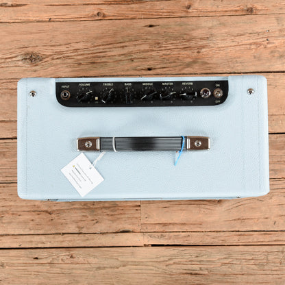 Fender FSR Blues Junior IV 15-Watt 1x12" Guitar Combo Sonic Blue