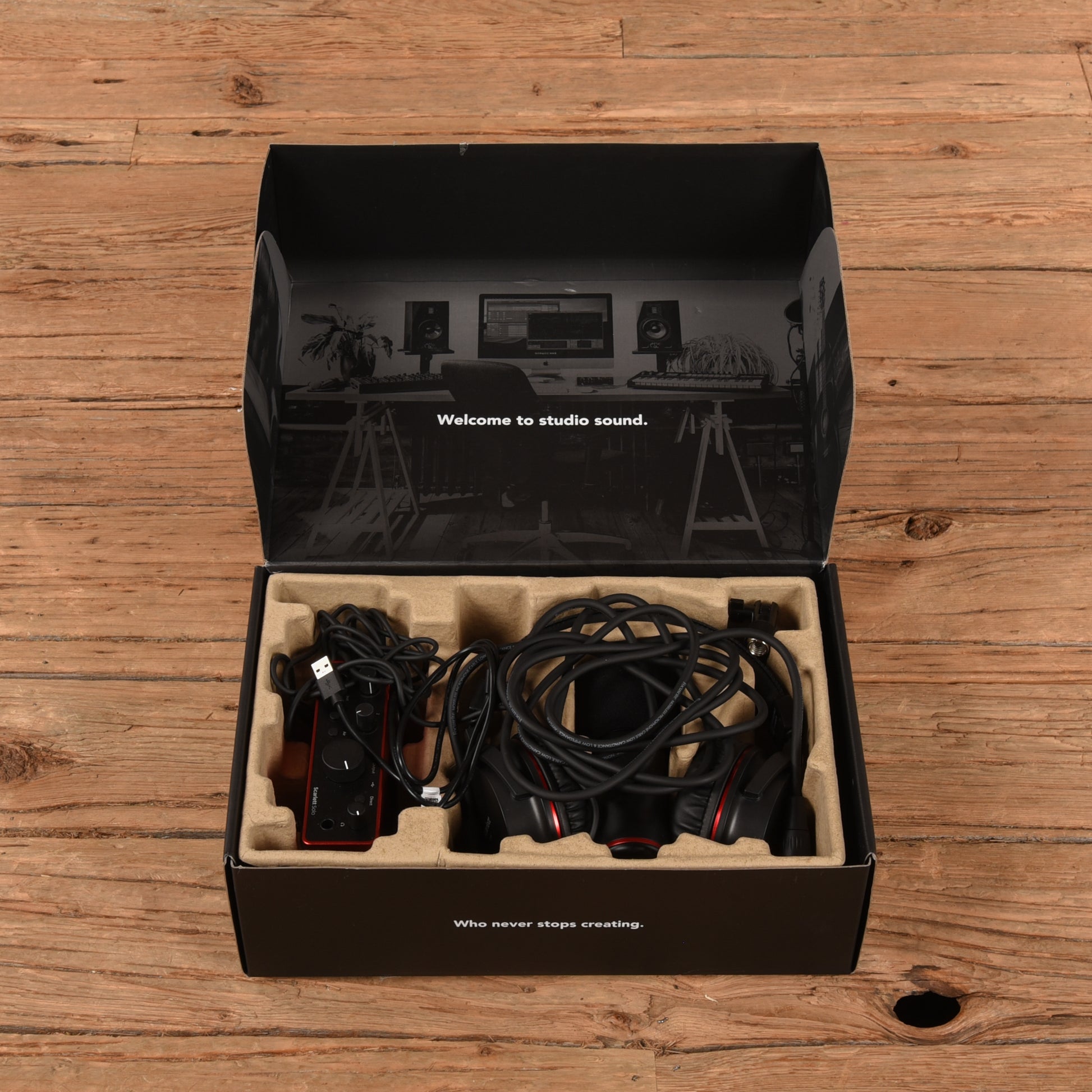 Focusrite Scarlett Solo Studio 4th Gen USB 2x2 Audio Interface Recording Bundle Pro Audio / Interfaces
