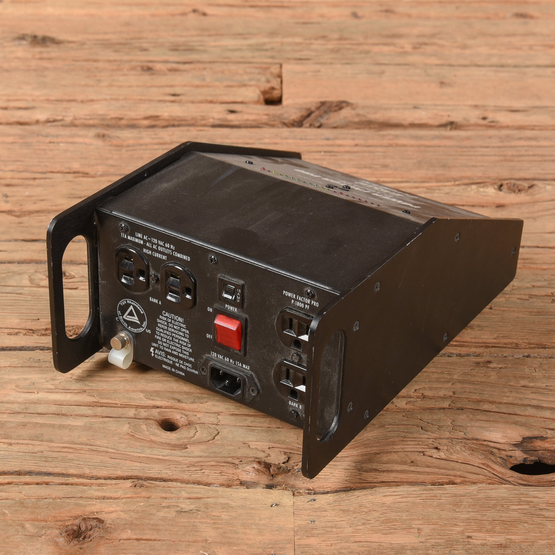 Furman P-1800 F Power Conditioner Effects and Pedals / Pedalboards and Power Supplies