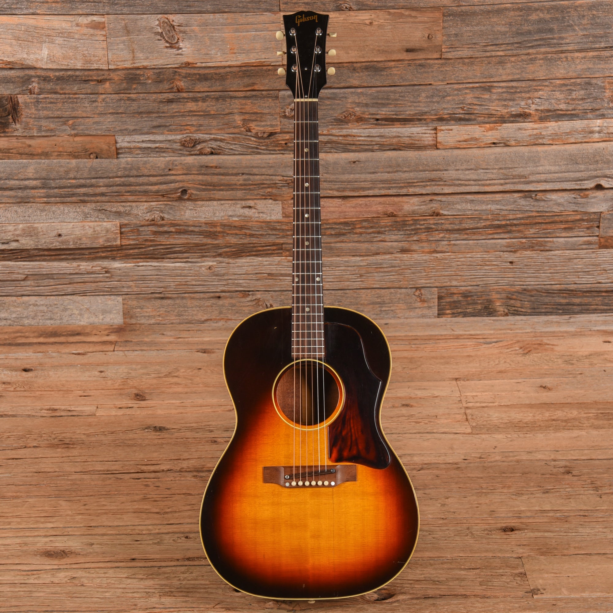 Gibson LG-2 Sunburst 1968 Acoustic Guitars / Concert