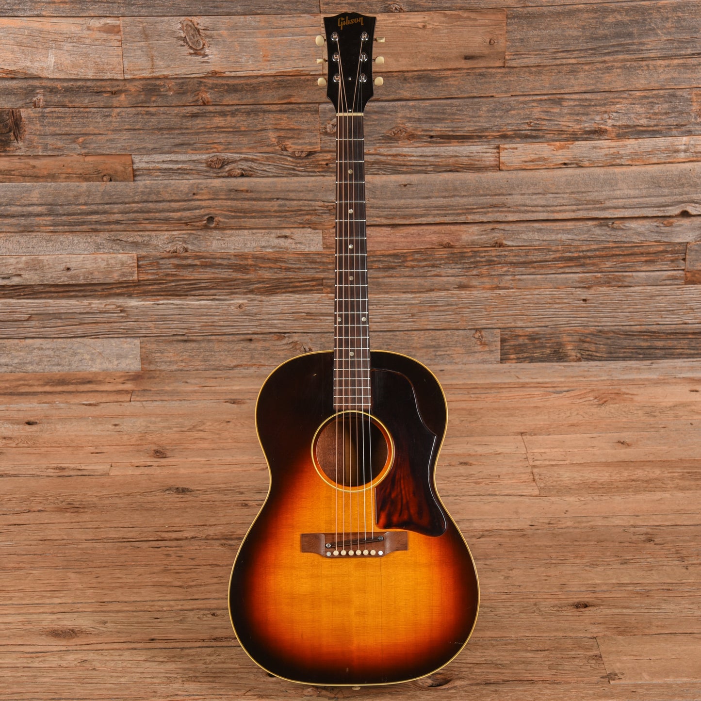 Gibson LG-2 Sunburst 1968 Acoustic Guitars / Concert