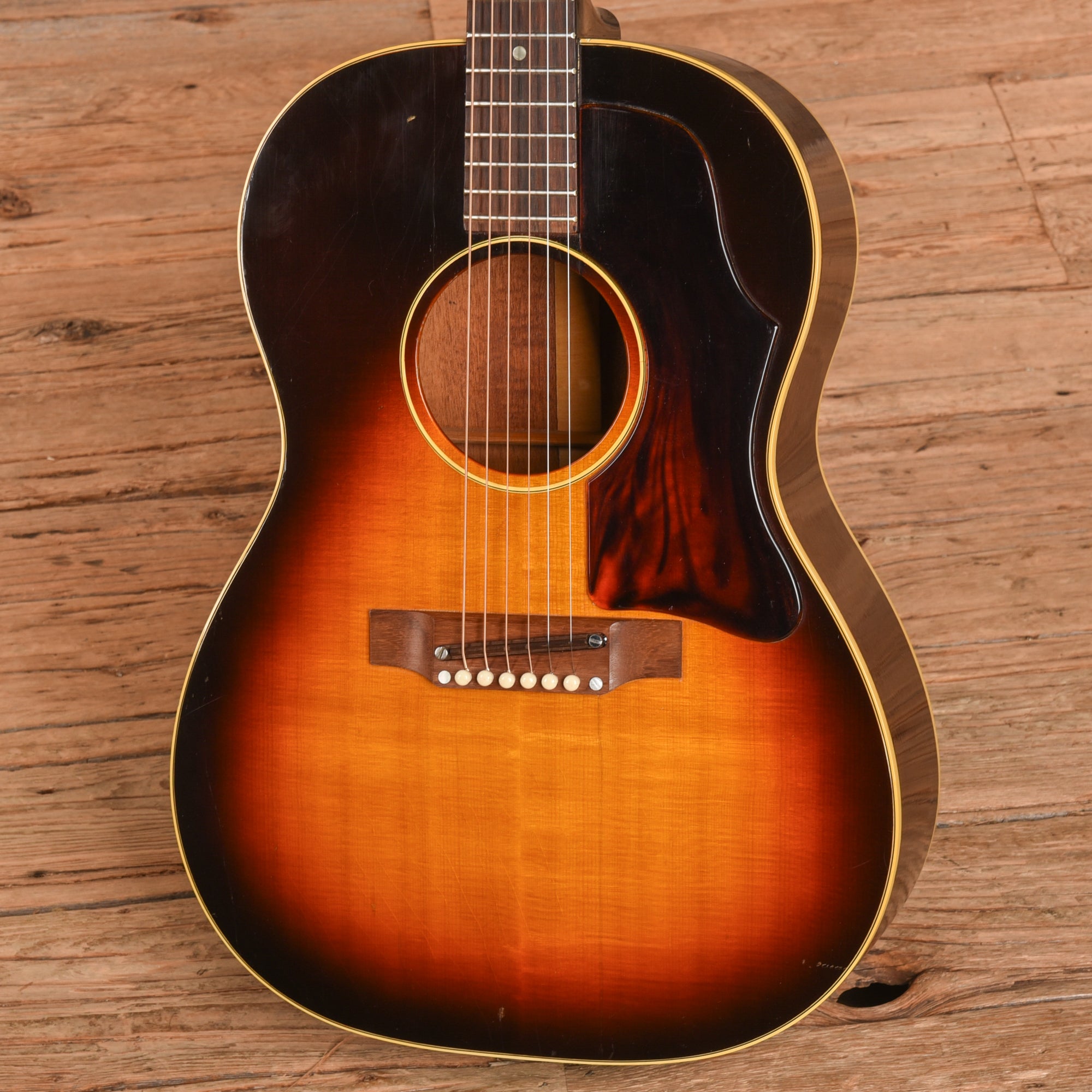 Gibson LG-2 Sunburst 1968 Acoustic Guitars / Concert