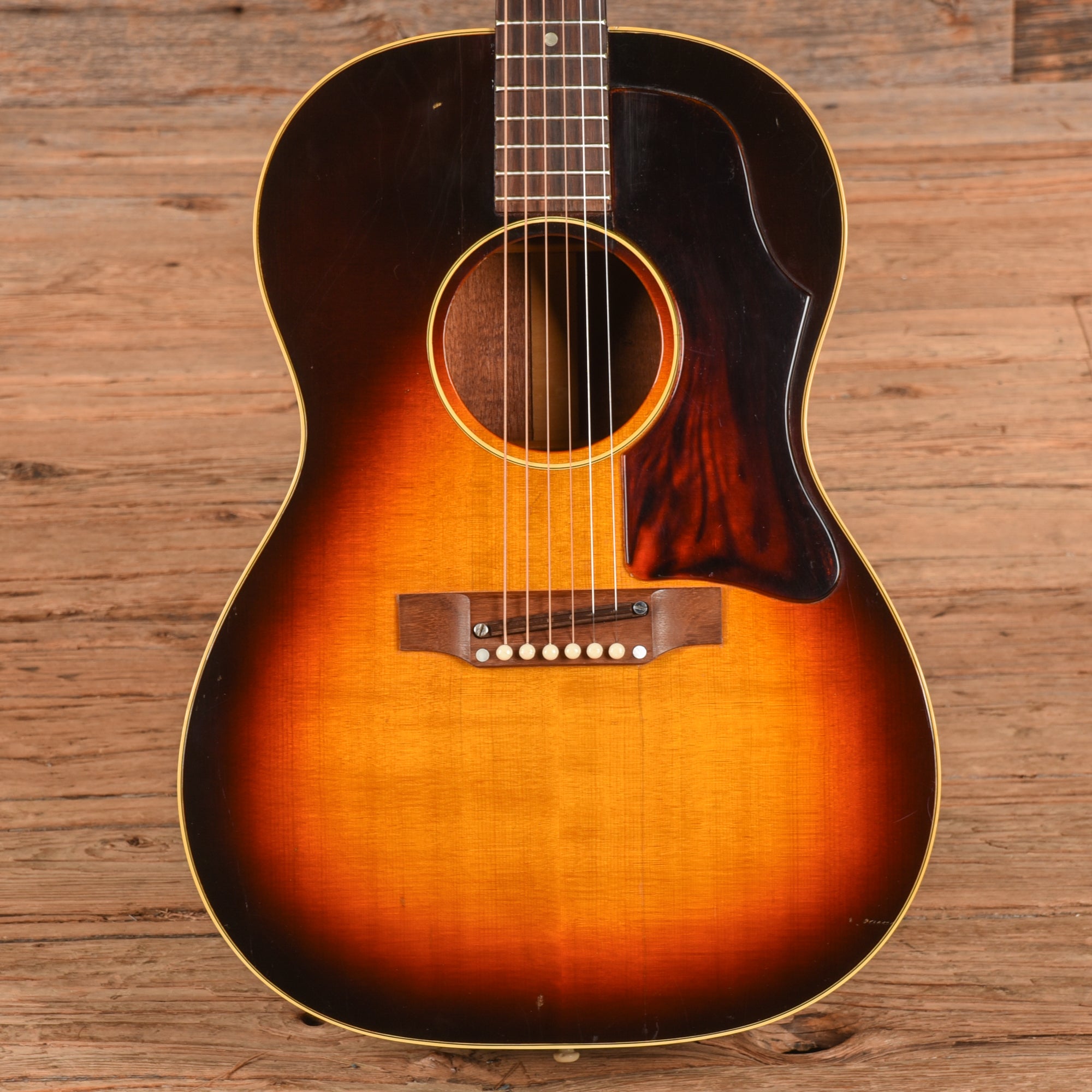 Gibson LG-2 Sunburst 1968 Acoustic Guitars / Concert