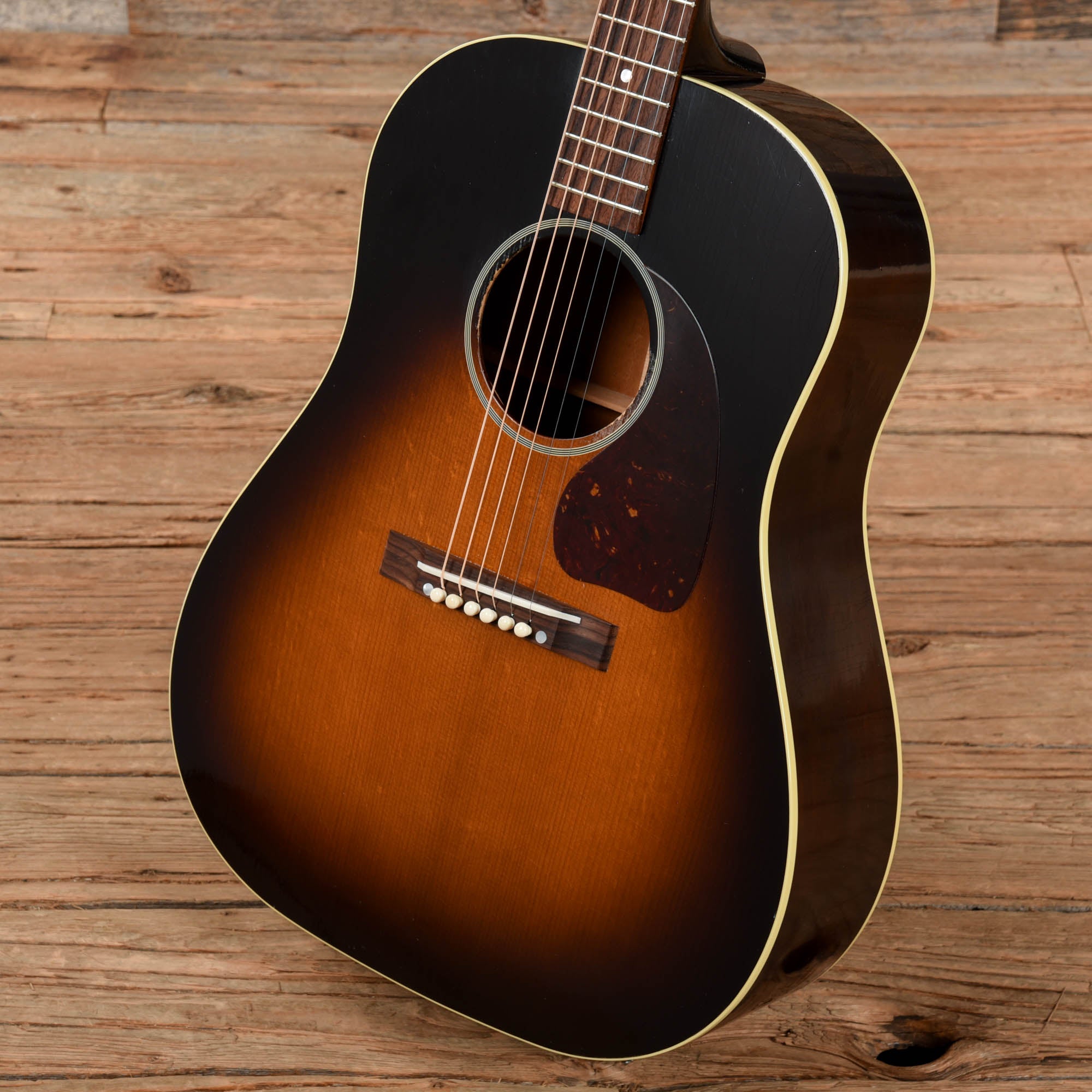 Gibson Custom Shop Murphy Lab '42 Banner J-45 Reissue Light Aged Sunburst Acoustic Guitars / Dreadnought
