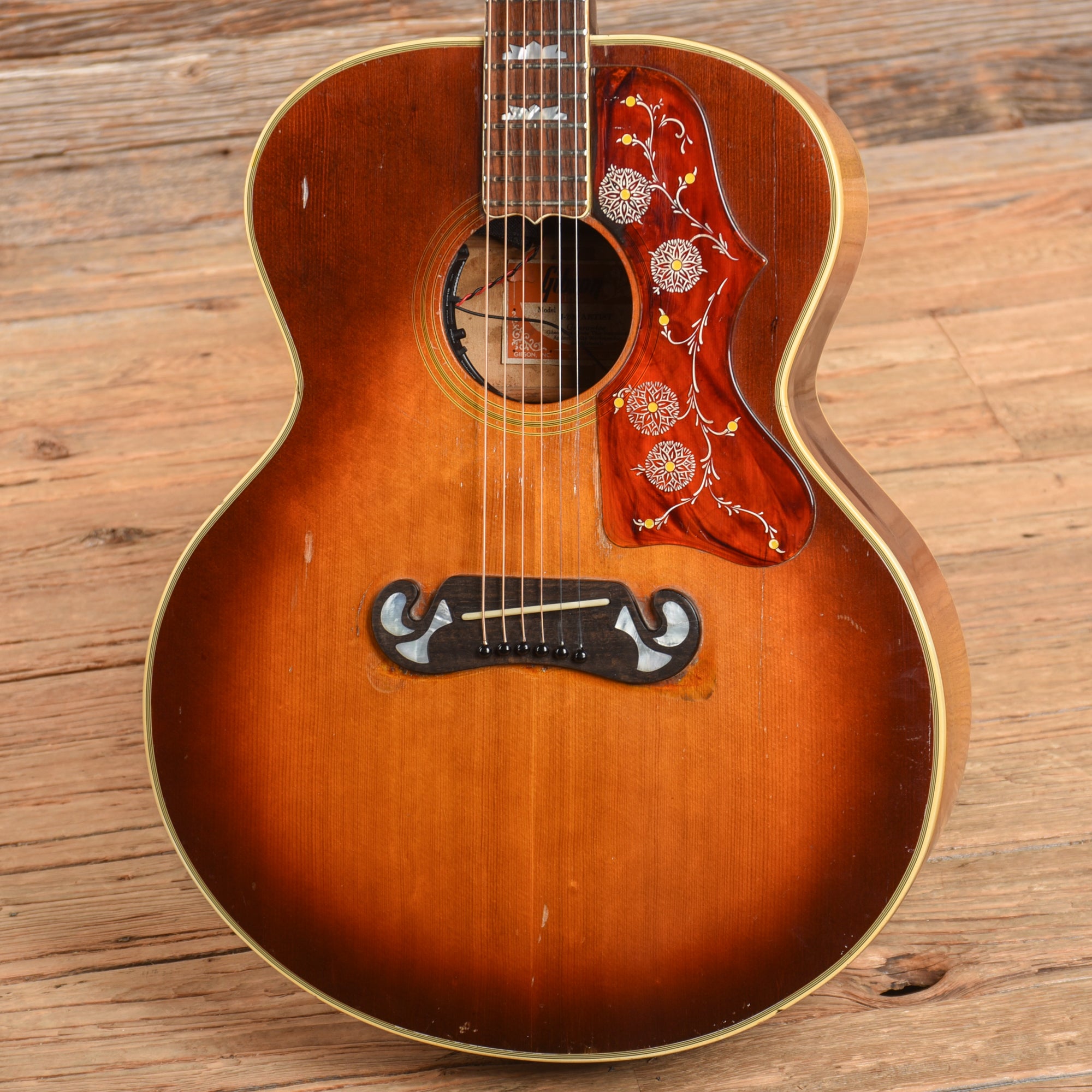 Gibson J-200 Sunburst 1974 Acoustic Guitars / Jumbo