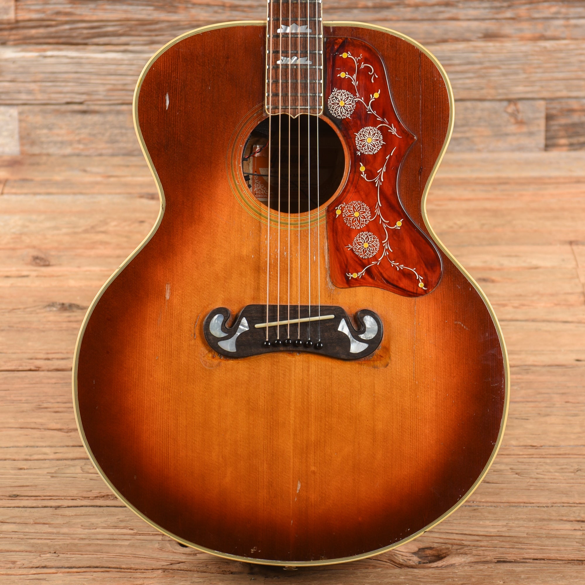 Gibson J-200 Sunburst 1974 Acoustic Guitars / Jumbo