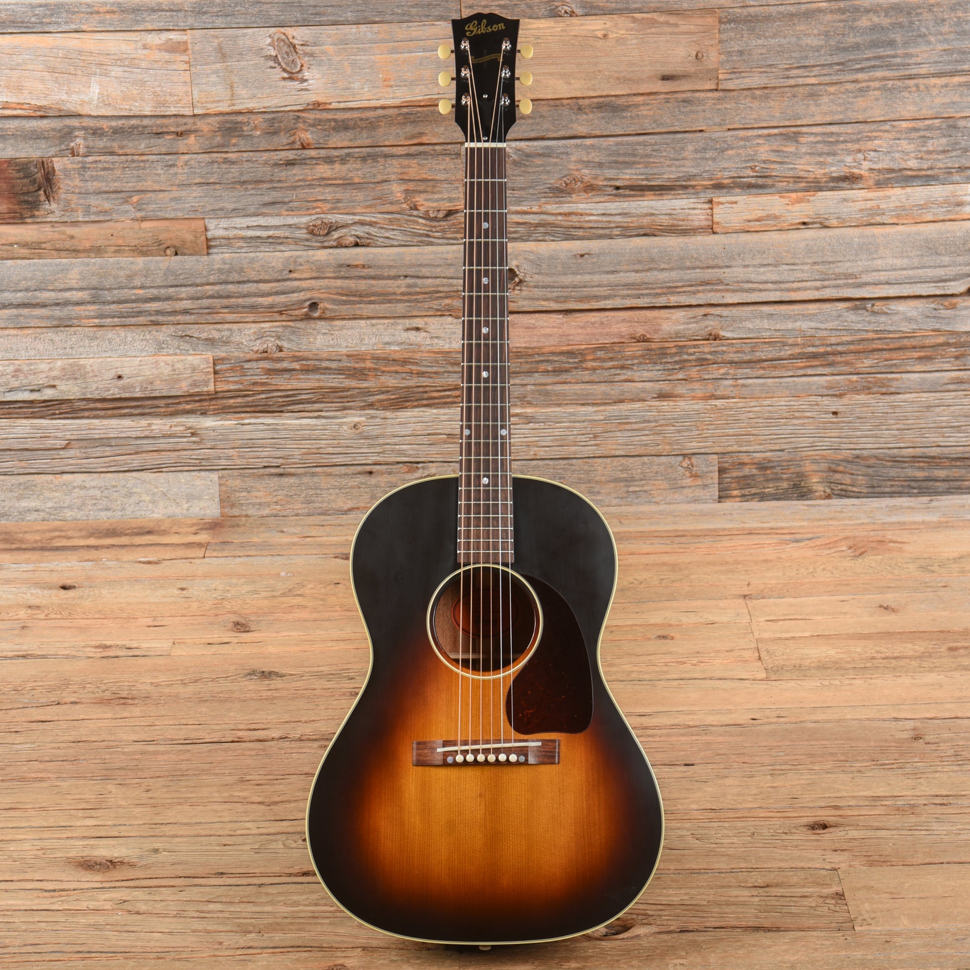 Gibson Custom Shop Historic Reissue 1942 Banner LG-2 Vintage Sunburst Acoustic Guitars / Parlor