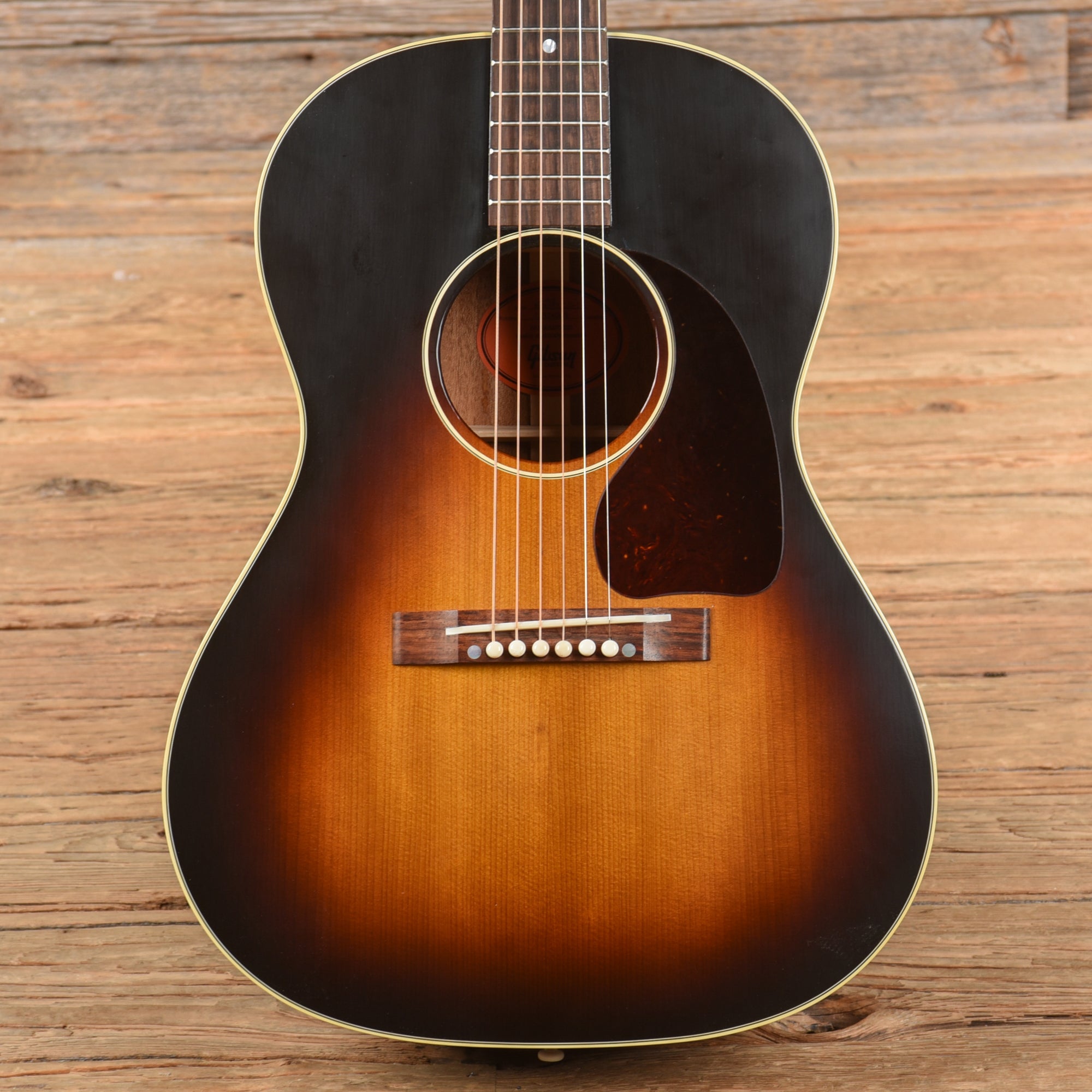 Gibson Custom Shop Historic Reissue 1942 Banner LG-2 Vintage Sunburst Acoustic Guitars / Parlor