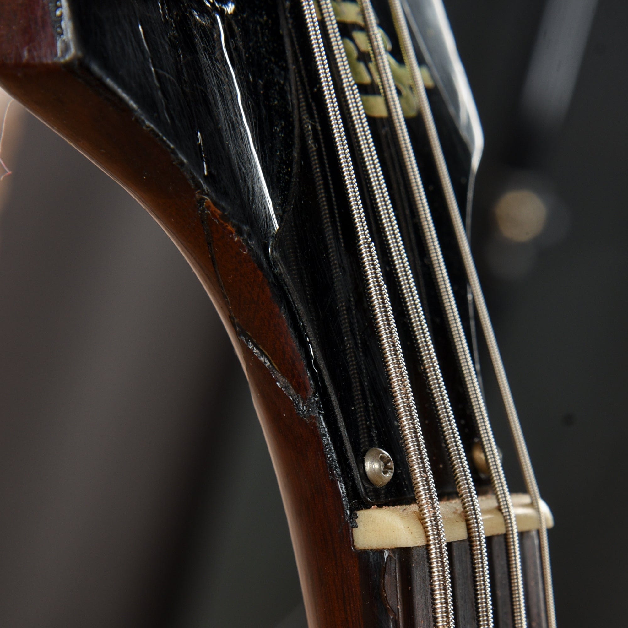 Gibson Thunderbird II Non-Reverse Sunburst 1966 Bass Guitars / 4-String