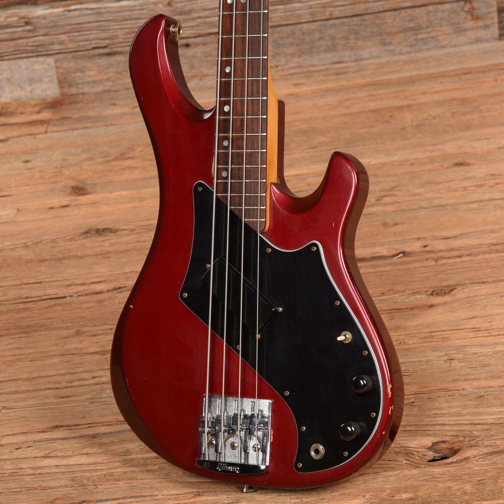 Gibson Victory Bass Candy Apple Red 1981 Bass Guitars / 4-String