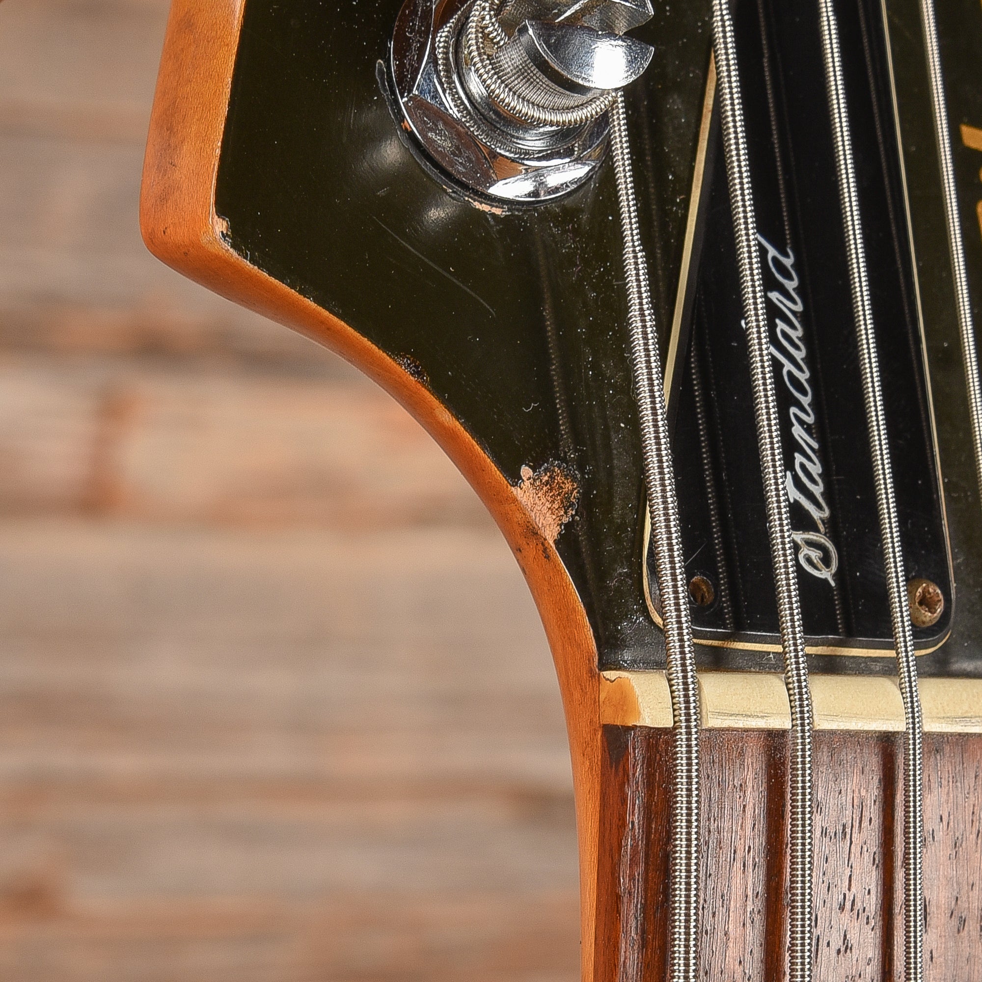 Gibson Victory Bass Candy Apple Red 1981 Bass Guitars / 4-String