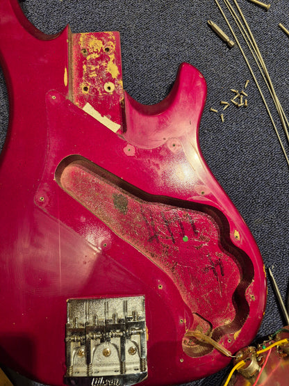 Gibson Victory Bass Candy Apple Red 1981 Bass Guitars / 4-String