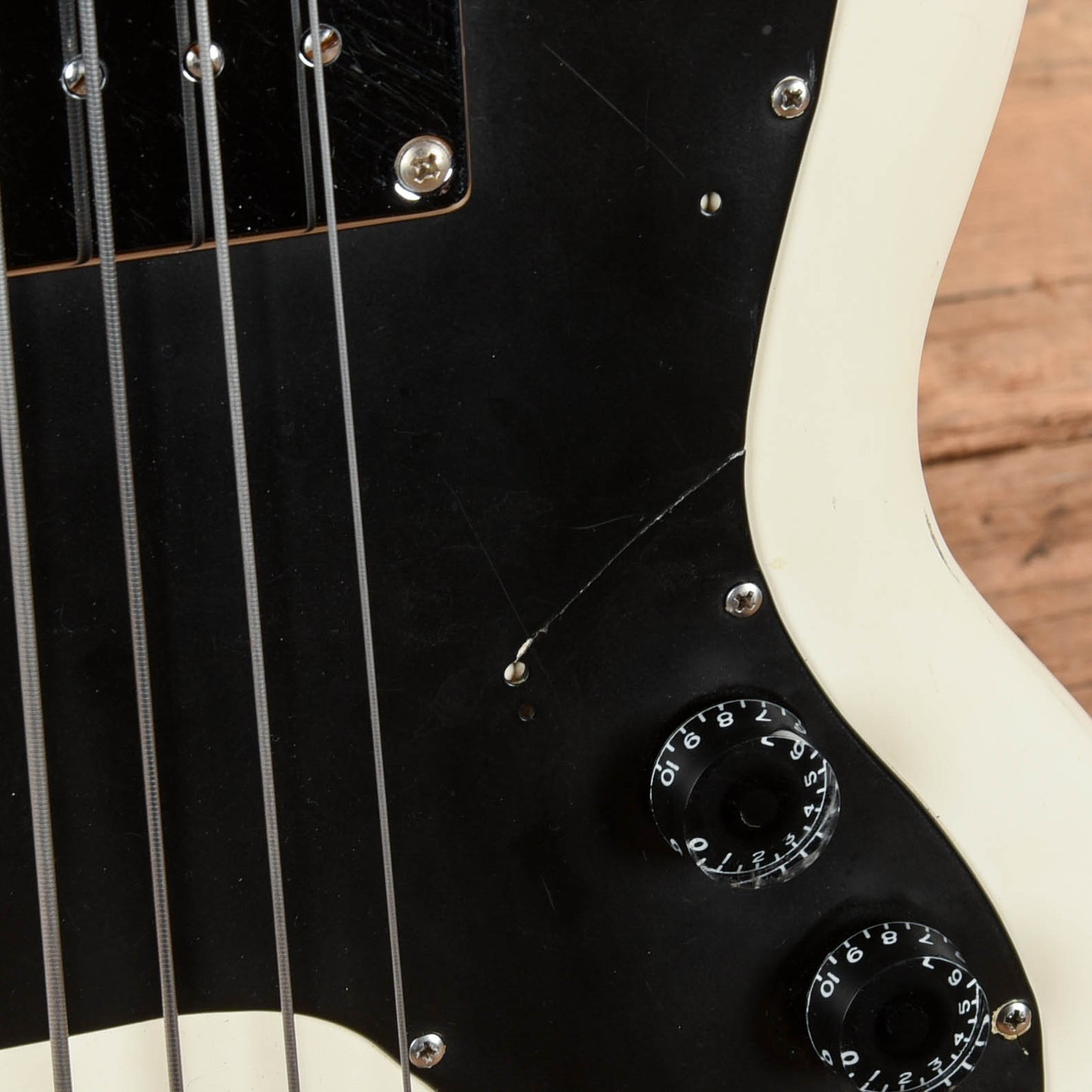 Gibson Melody Maker Bass White Refin 1966 Bass Guitars