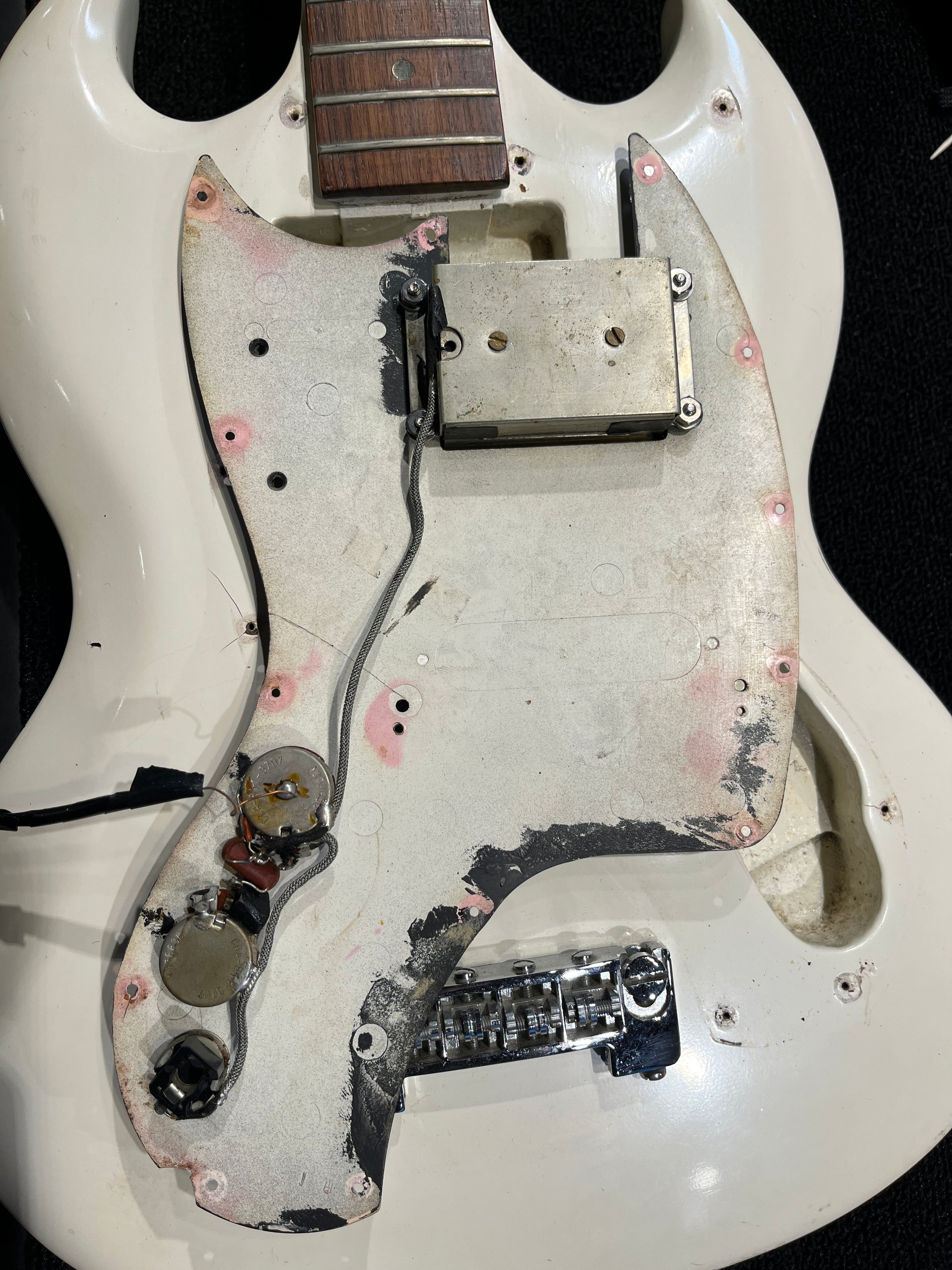 Gibson Melody Maker Bass White Refin 1966 Bass Guitars