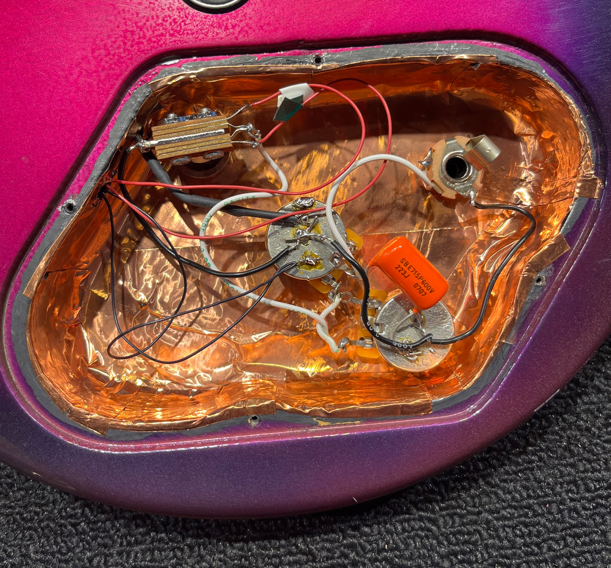 Gibson L6-S Deluxe Purple Burst Refin 1977 Electric Guitars